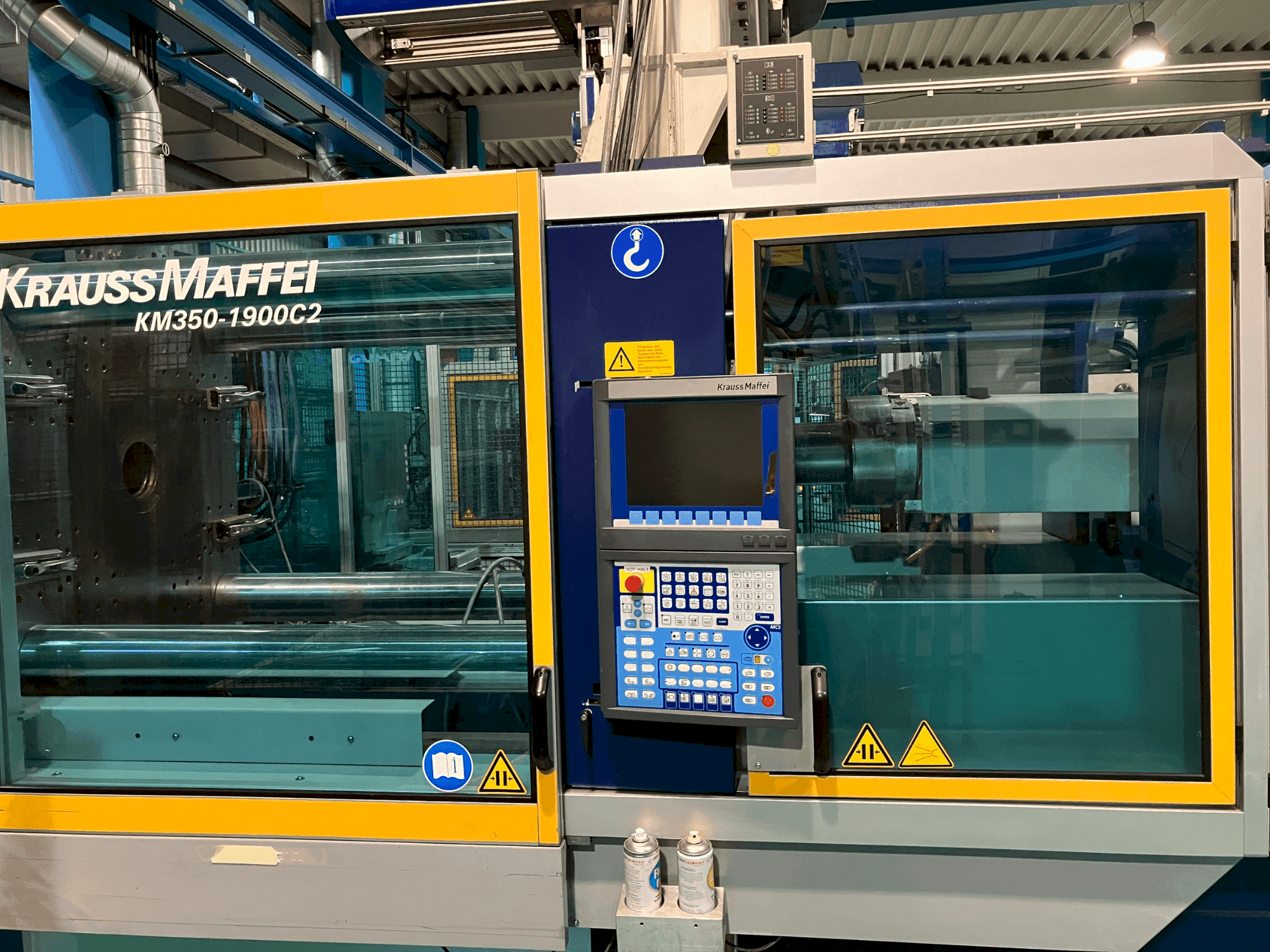 Vista frontale della macchina Krauss Maffei KM350