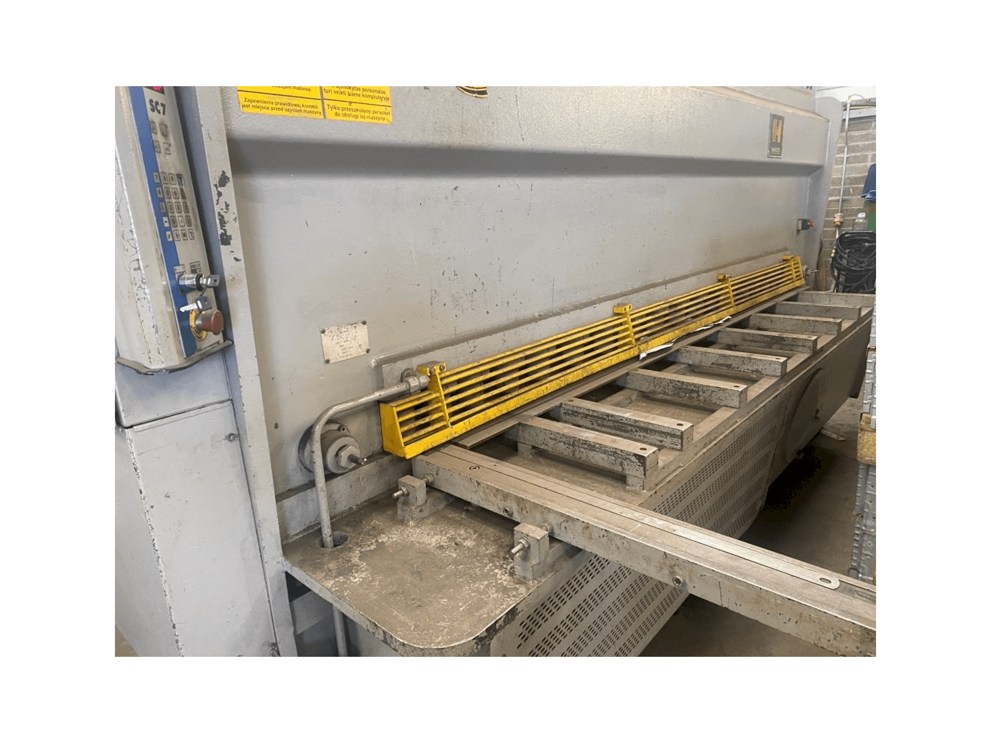 Vista frontale della macchina HACO HSLX 3013