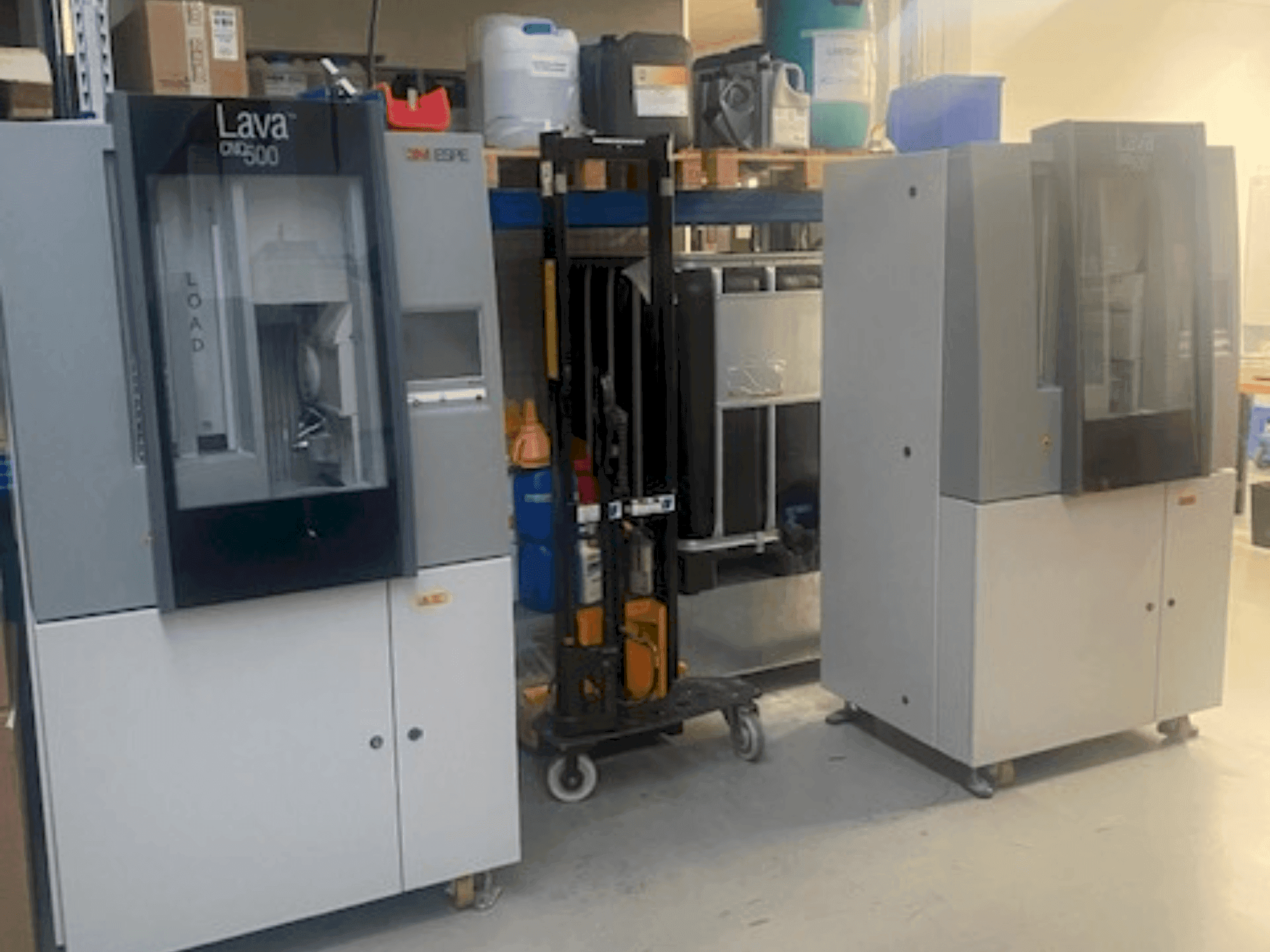 Vista frontale della macchina ESPE LAVA CNC 500
