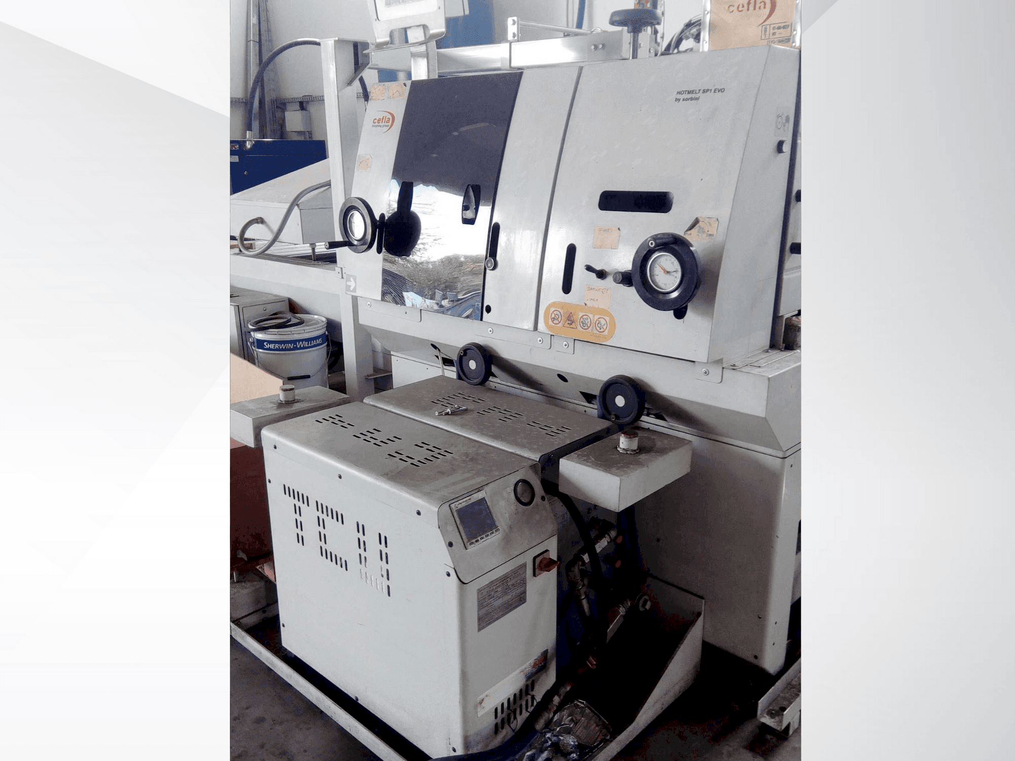 Vista frontale della macchina CEFLA Hotmelt SP1-EVO