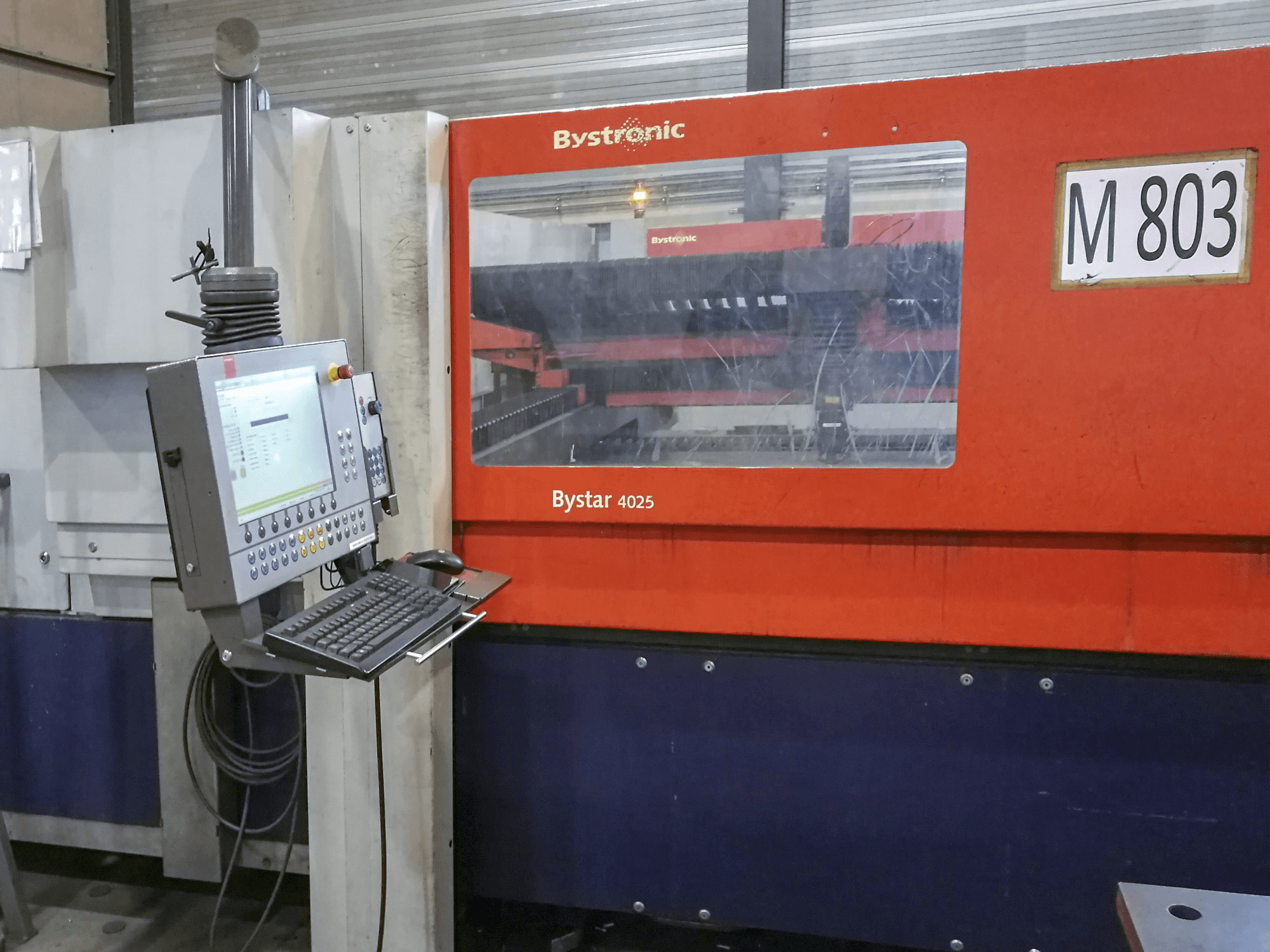 Vista frontale della macchina Bystronic Bystar 4025 NT 80