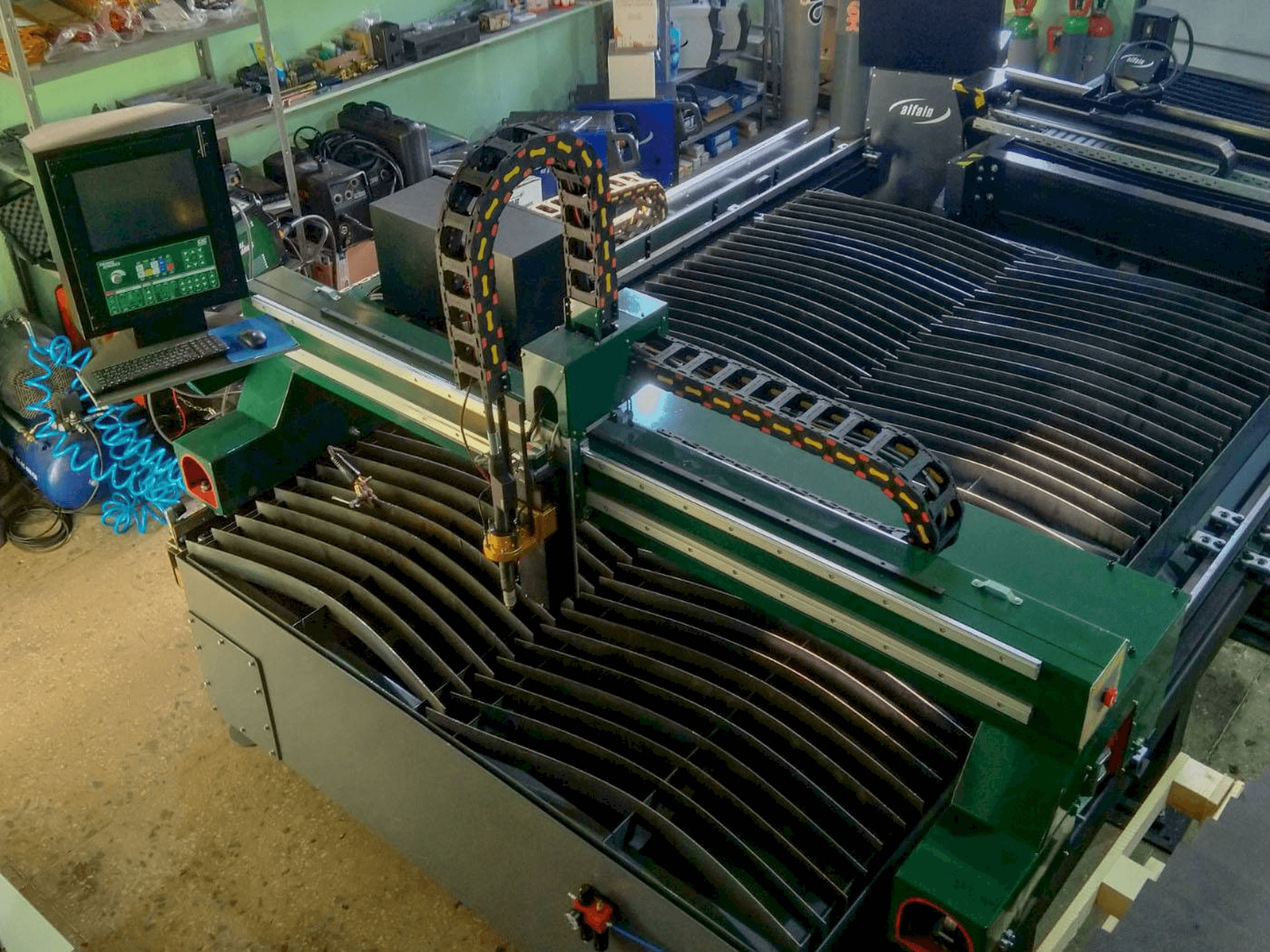 Vista frontale della macchina Huawei HNC-2500W