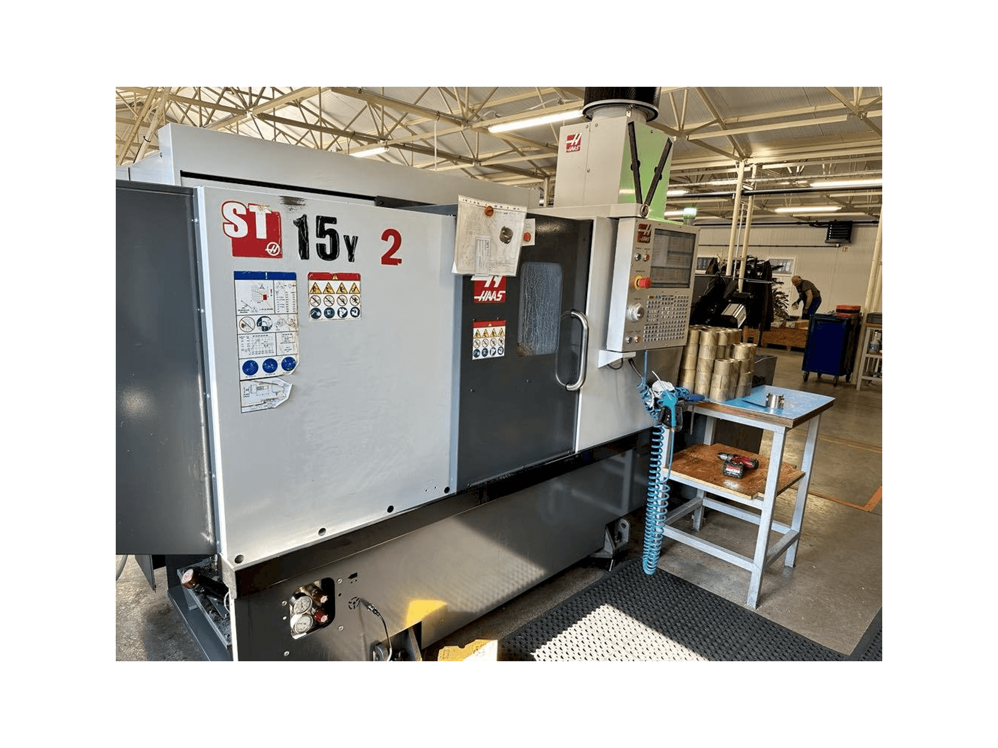 Vista frontale della macchina HAAS ST-15Y (2019)