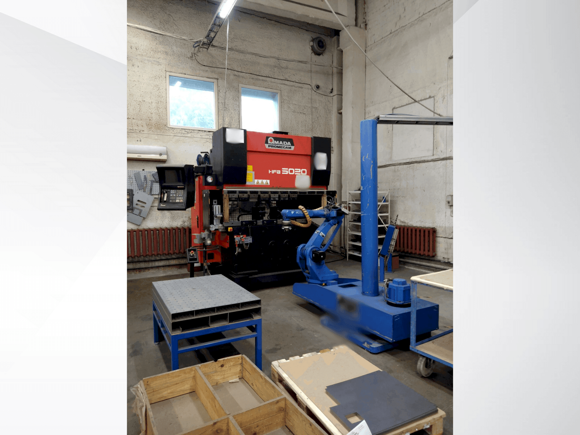 Vista frontale della macchina AMADA HFBO 50 20
