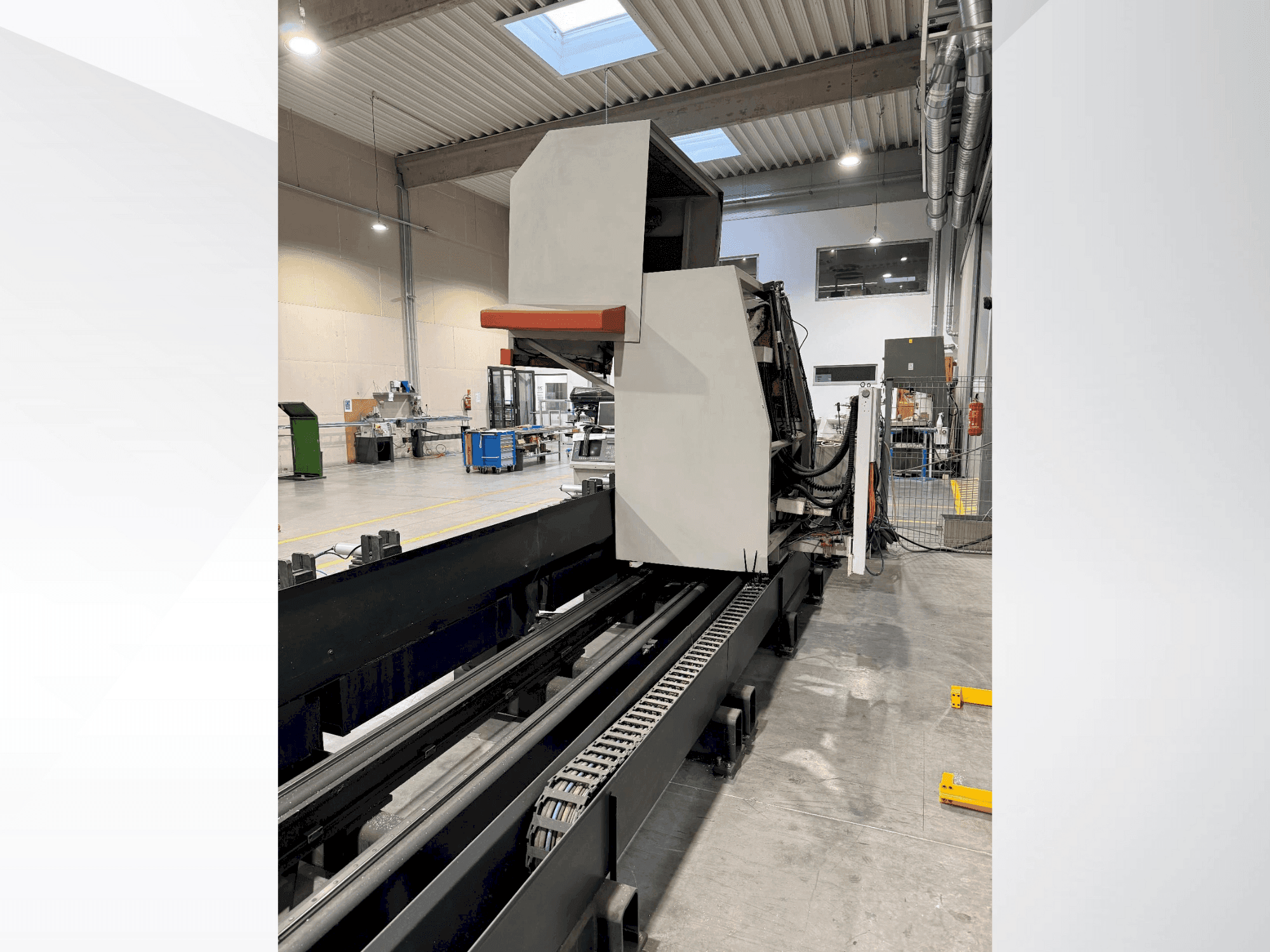 Vista frontale della macchina Elumatec SBZ 130