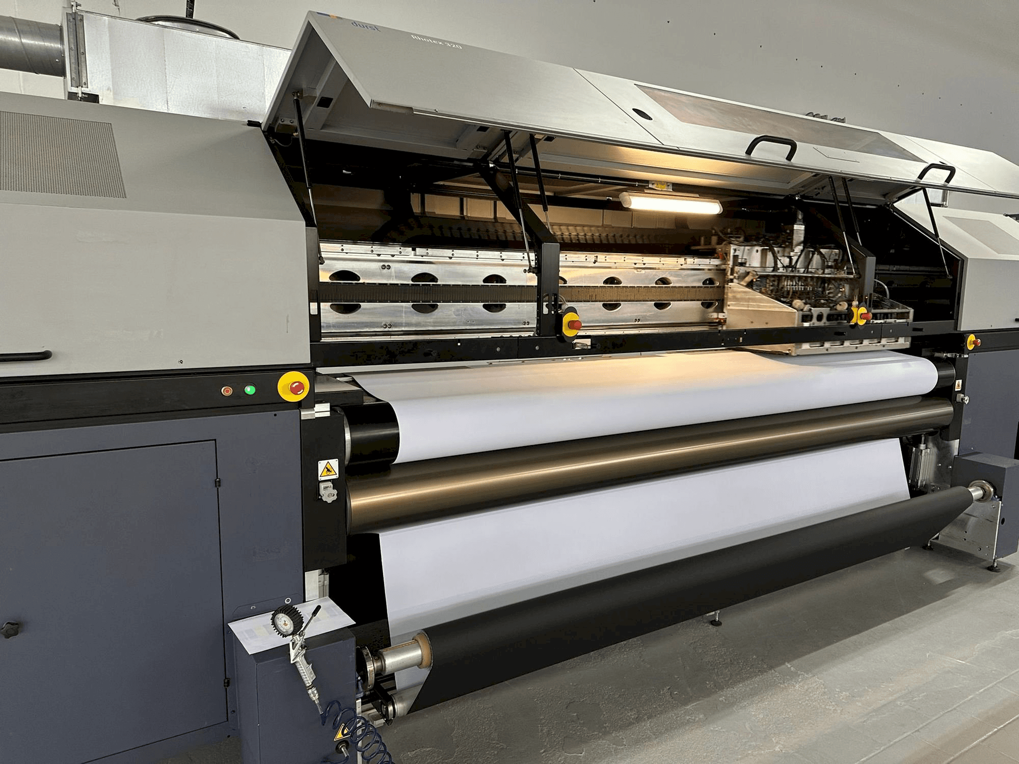 Vista frontale della macchina Durst Rhotex 320