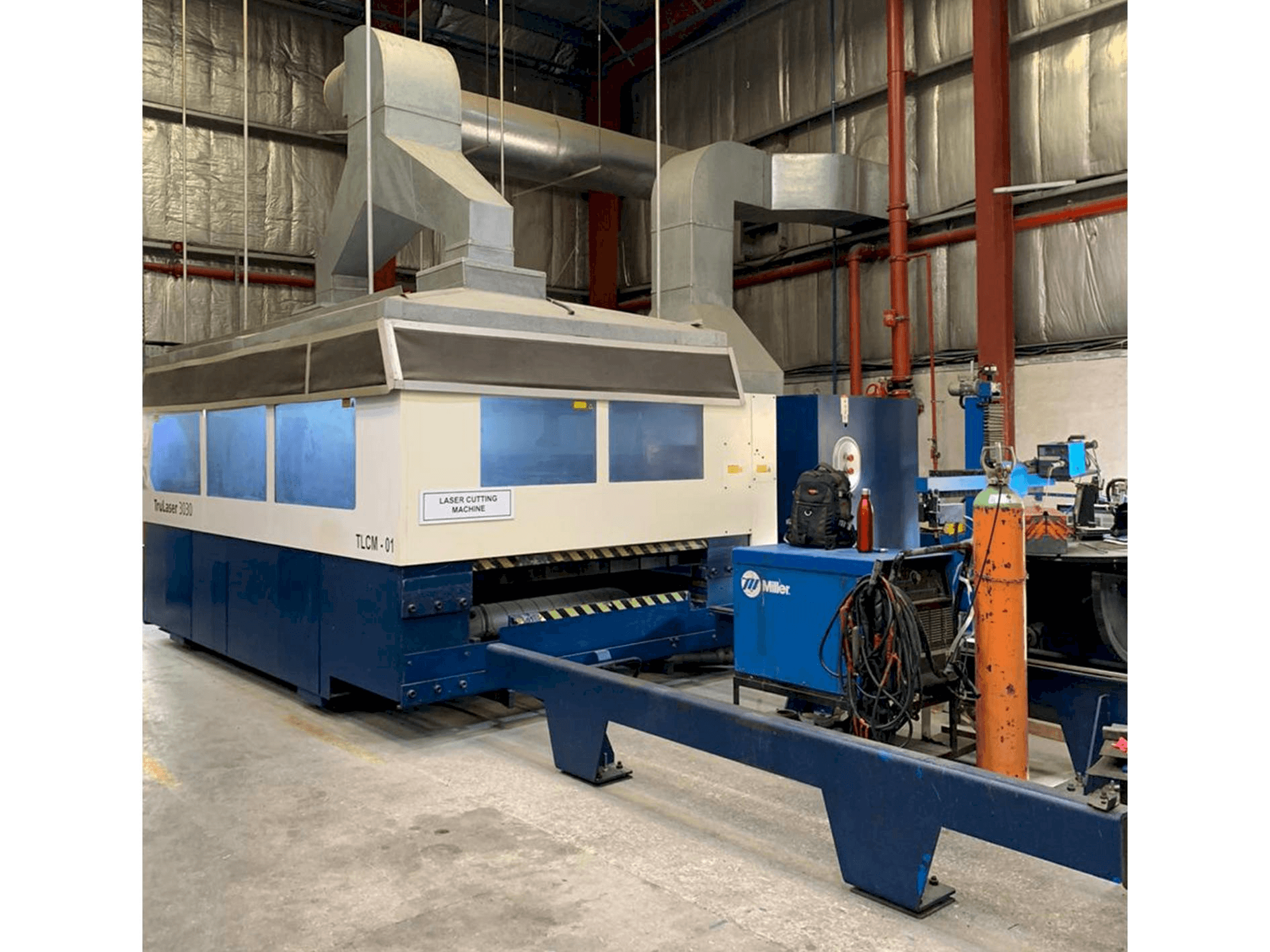 Vista frontale della macchina Trumpf TruLaser 3030