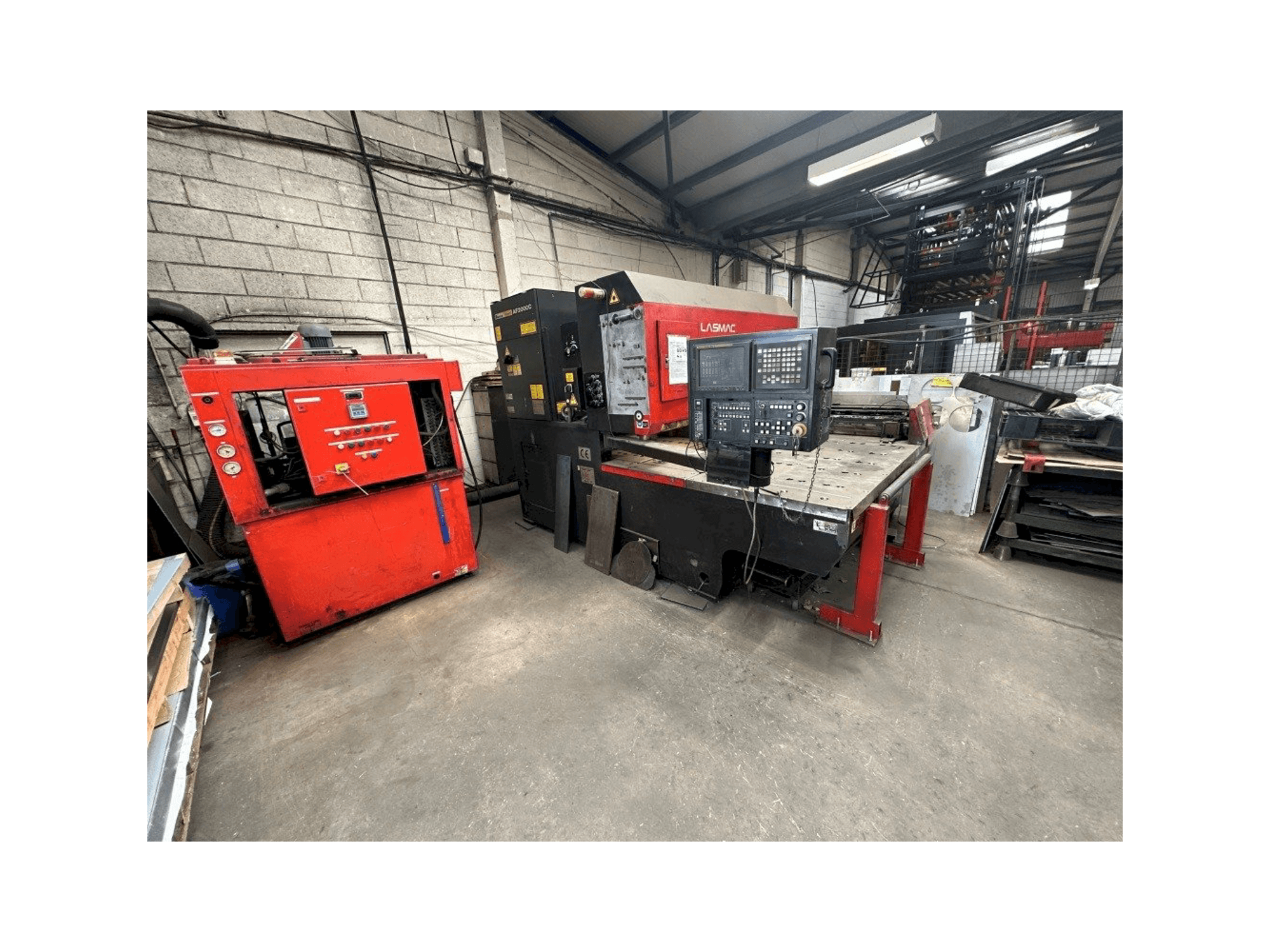 Vista frontale della macchina AMADA Lasmac LC1212A3