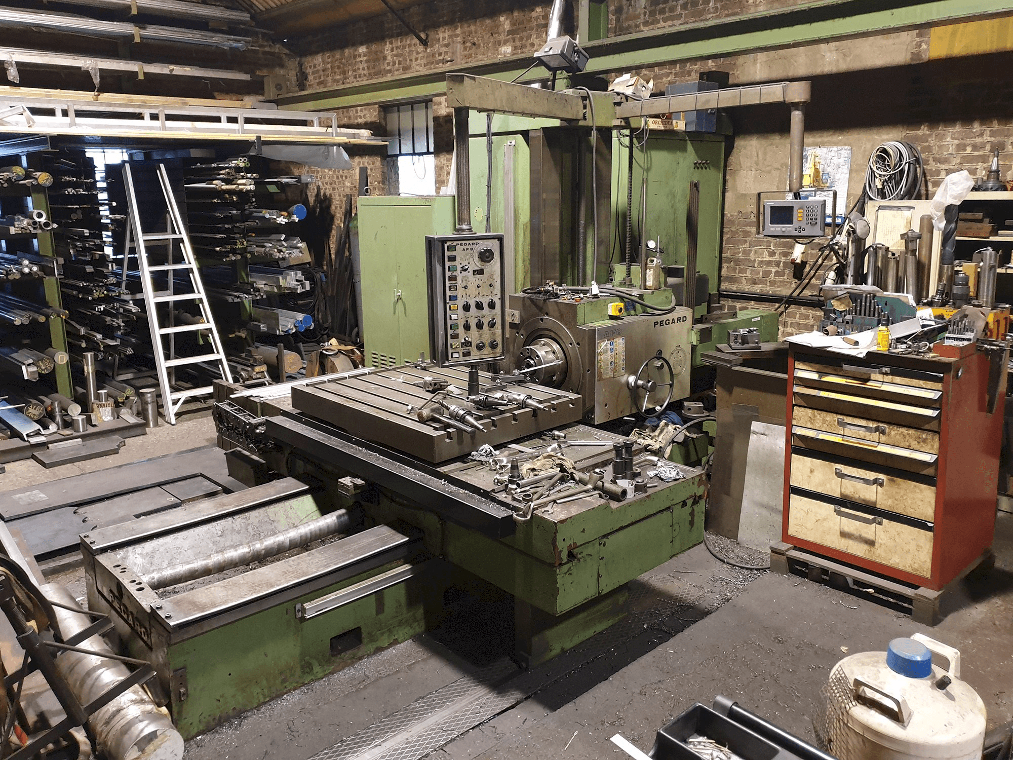 Vista frontale della macchina PEGARD AF 8