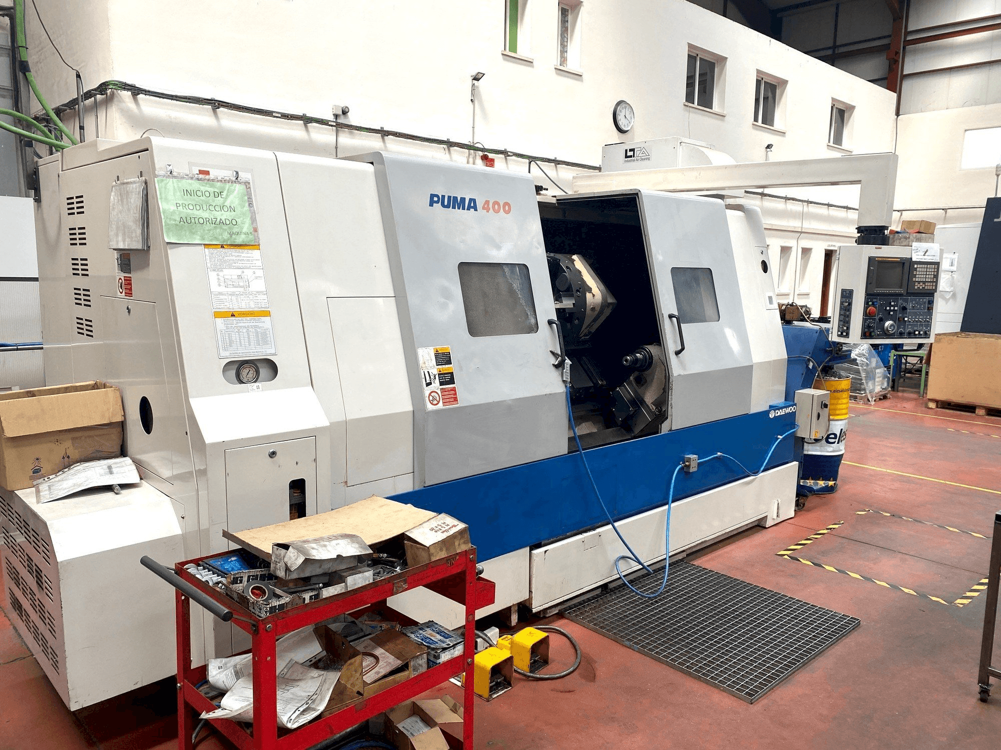 Vista frontale della macchina DAEWOO PUMA 400