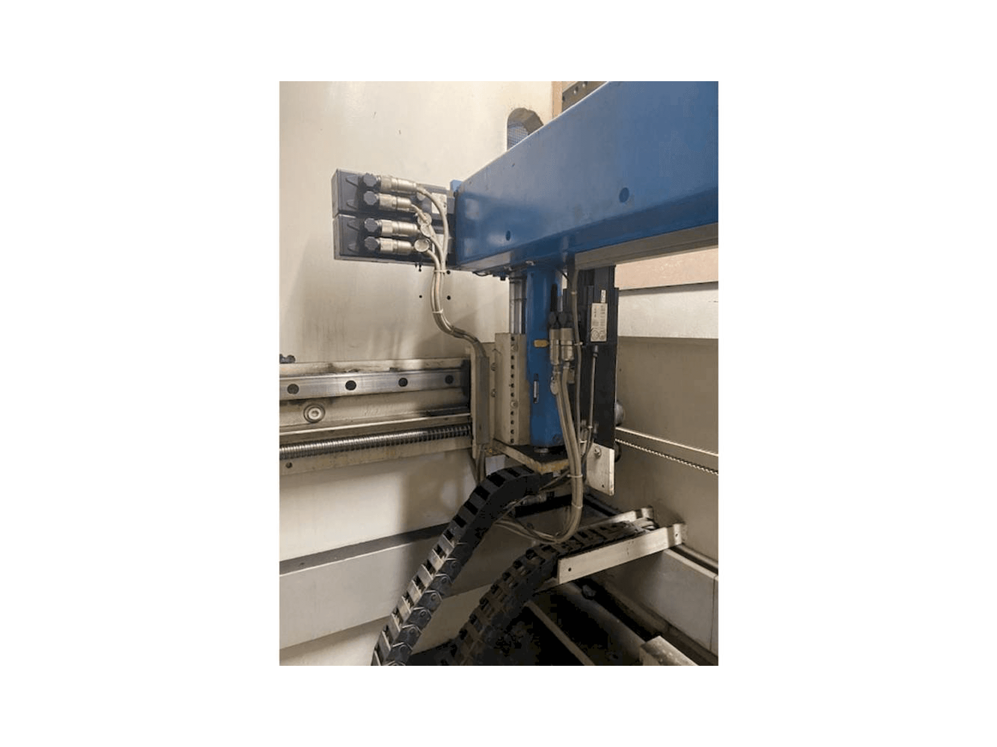 Vista frontale della macchina EHT VarioPress 225-30