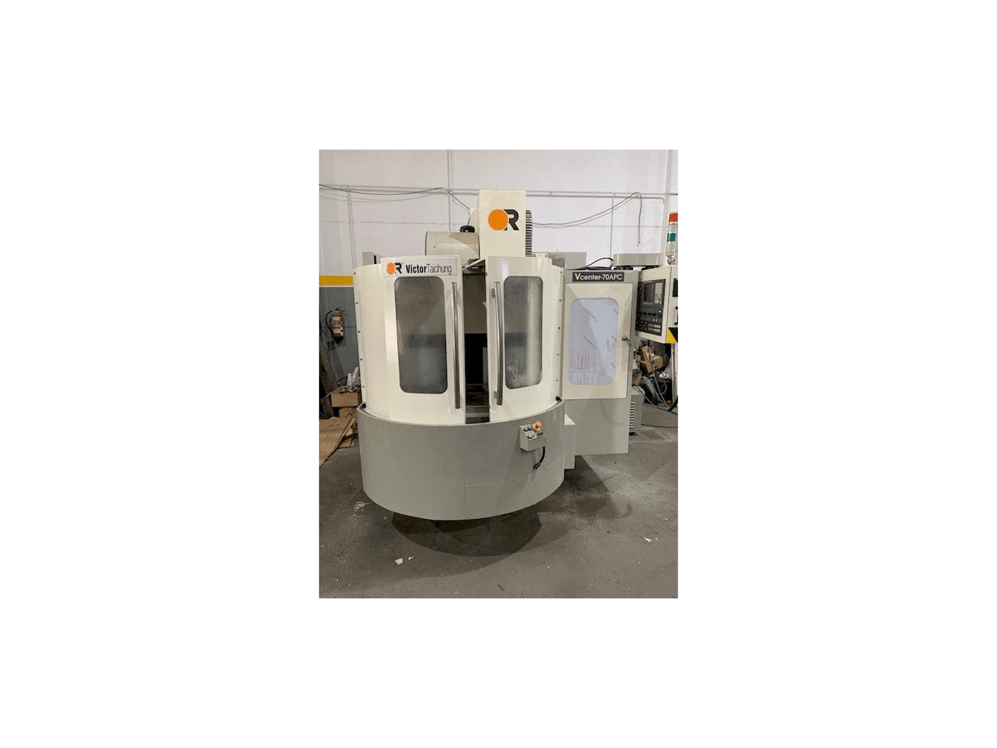 Vista frontale della macchina Victor Vcenter-70APC