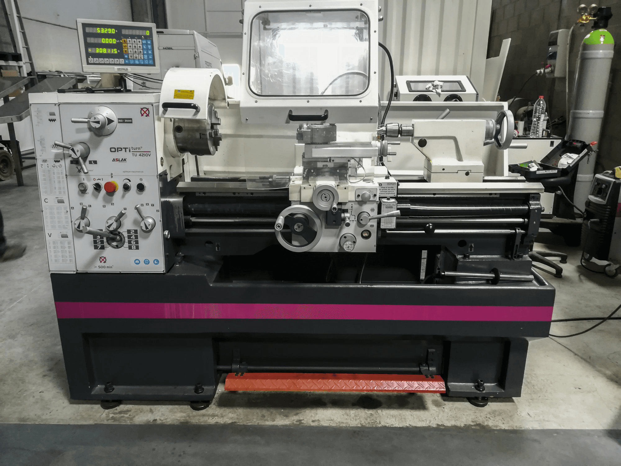 Vista frontale della macchina Optimum TU 4210V