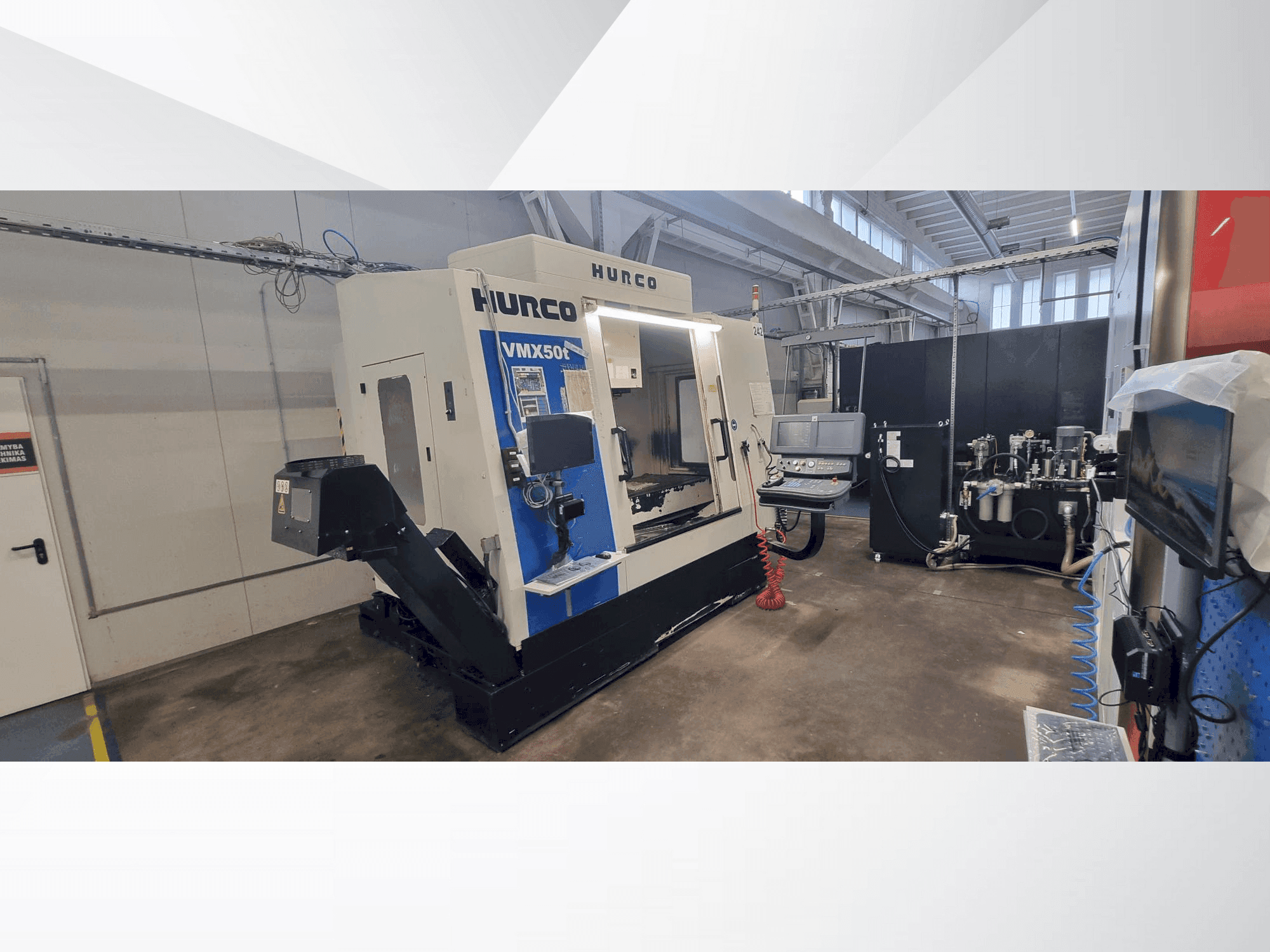 Vista frontale della macchina Hurco VMX 50T