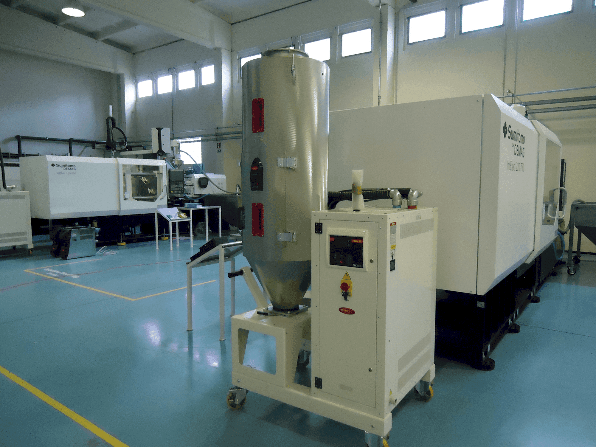 Vista frontale della macchina SUMITOMO SHI DEMAG IntElect 220/610-750 smart