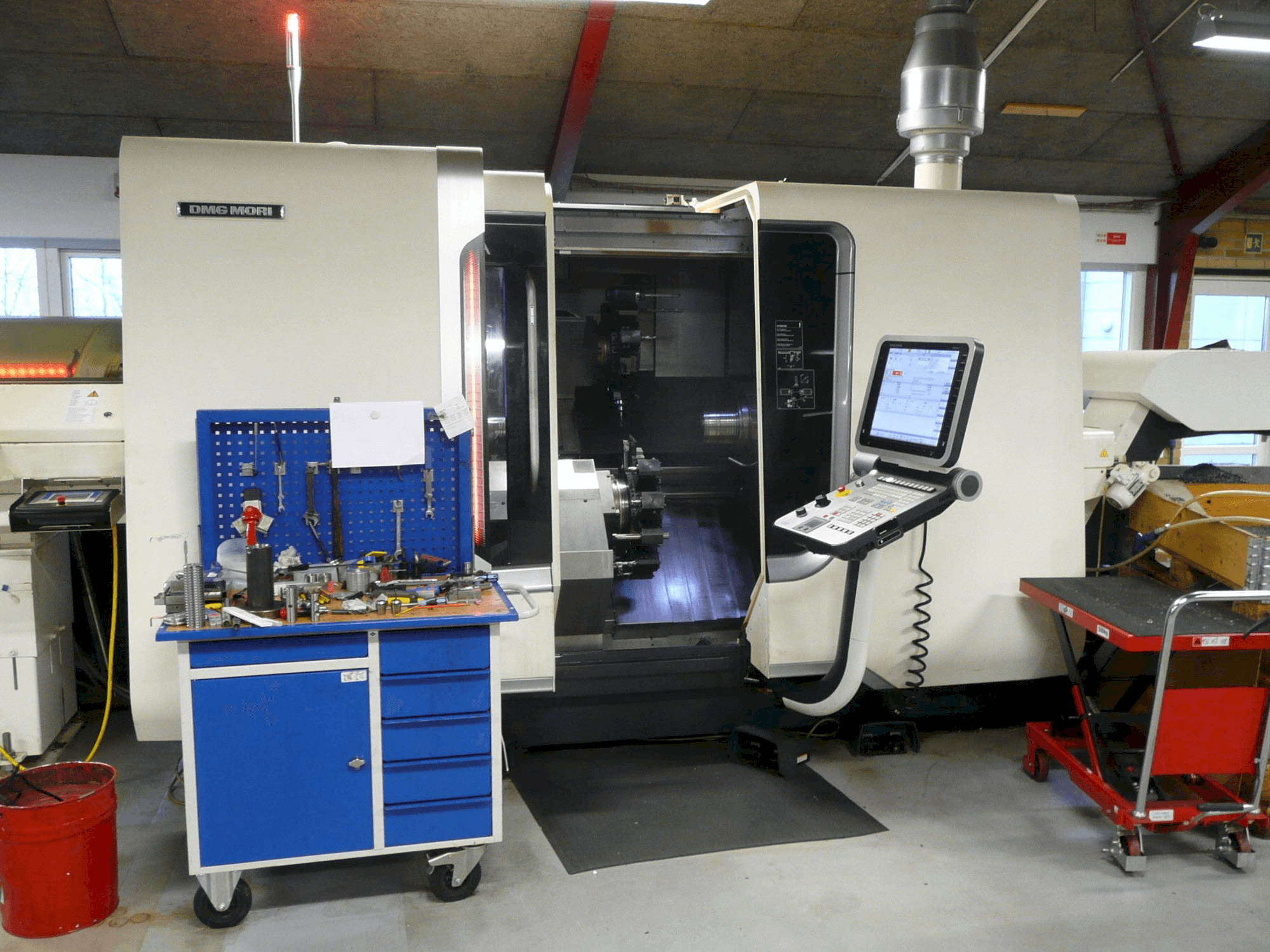 Vista frontale della macchina DMG MORI CTX beta 800 A4