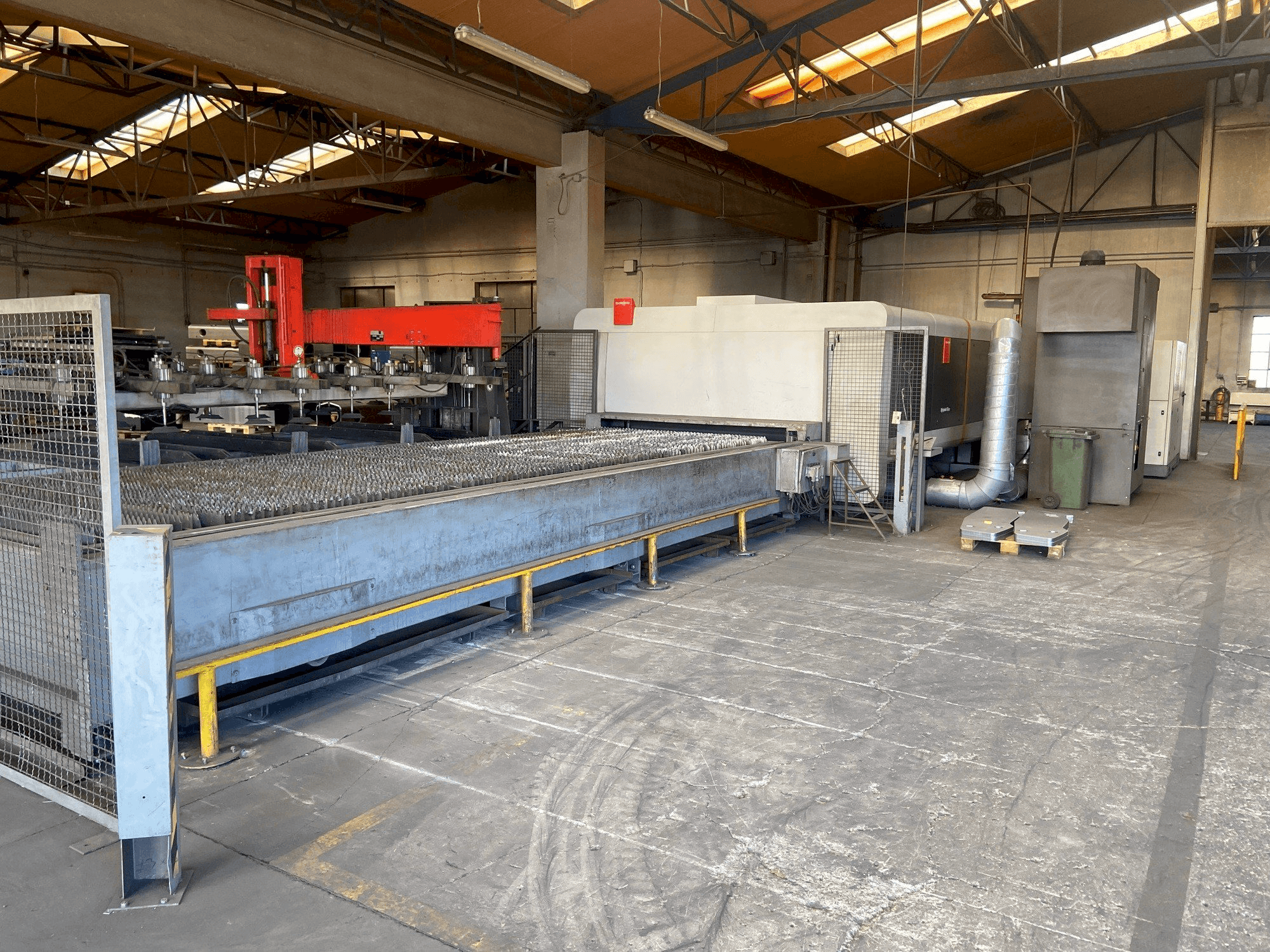 Vista frontale della macchina Bystronic BySprint Fiber 6520