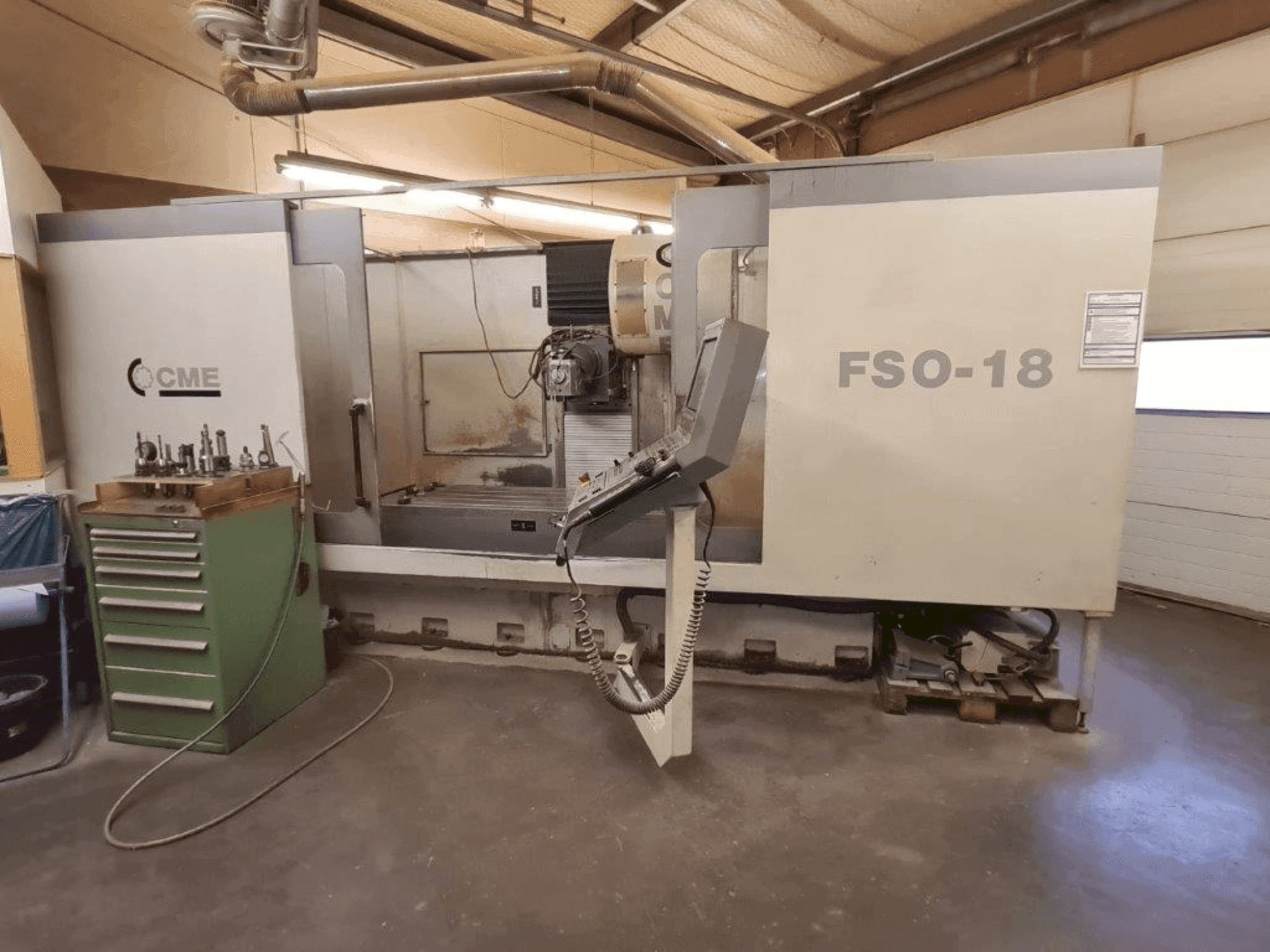 Vista frontale della macchina CME FSO-18