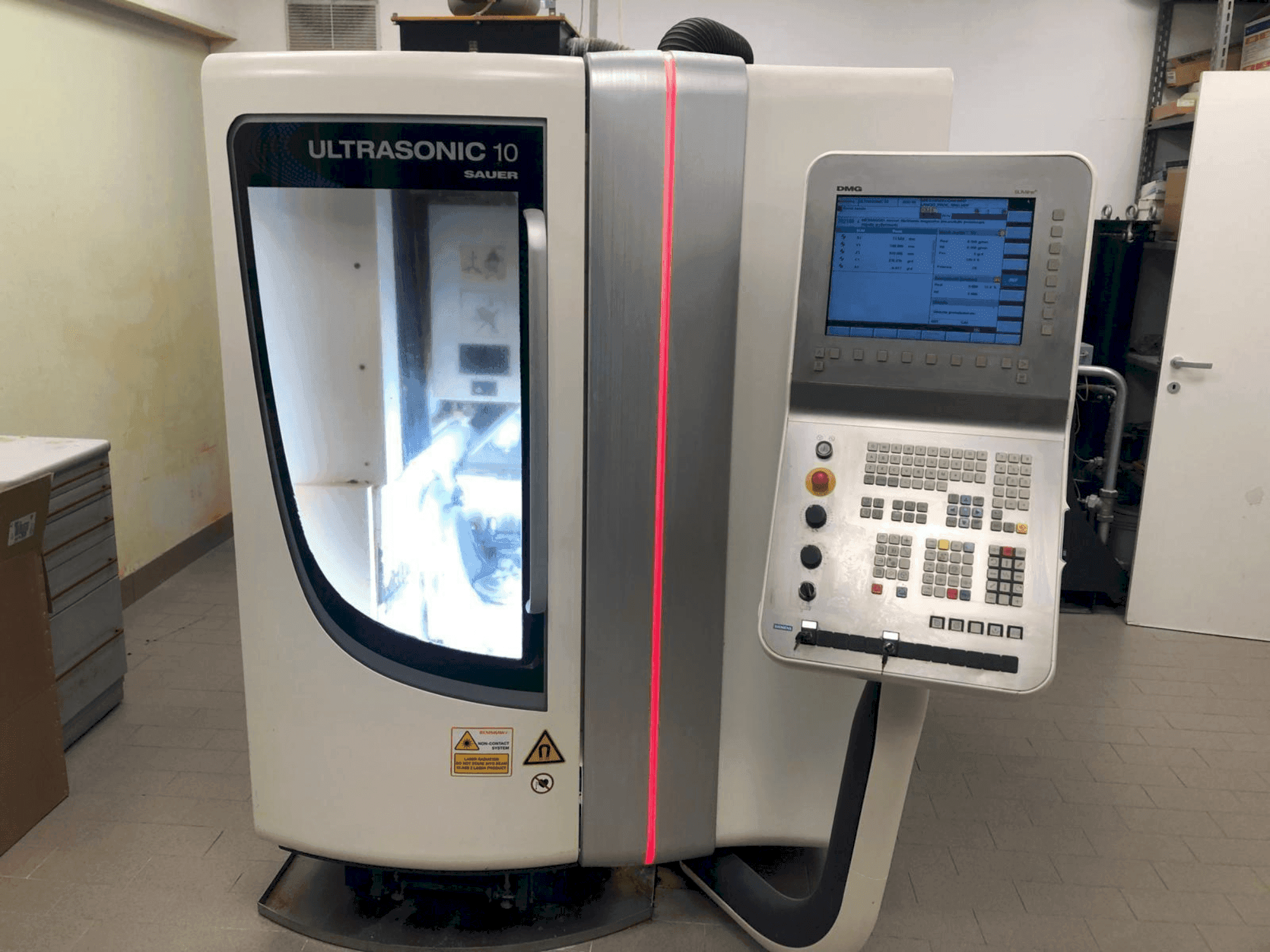 Vista frontale della macchina DMG SAUER ULTRASONIC 10 Sauer