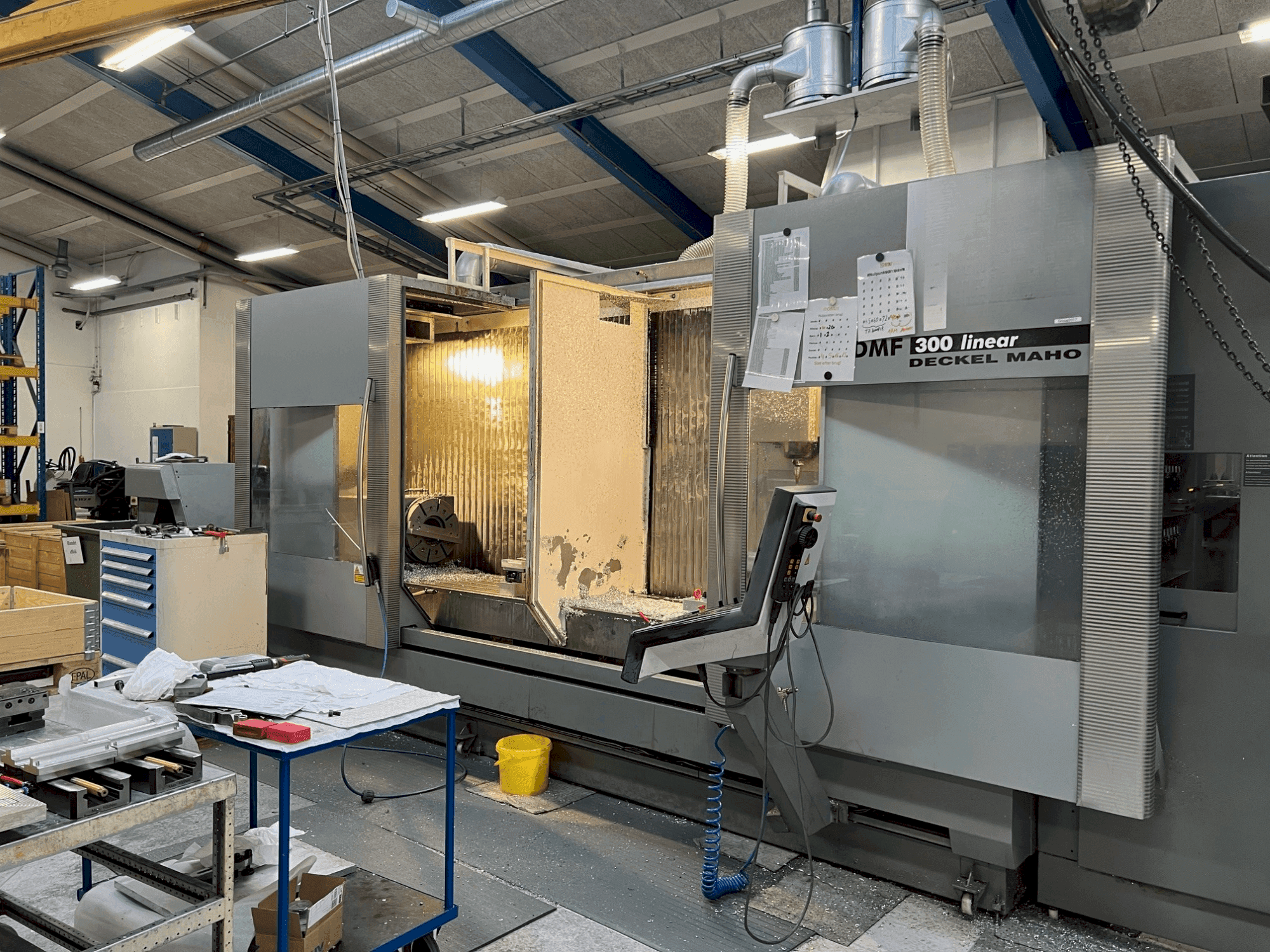 Vista frontale della macchina DMG DECKEL MAHO DMF 300