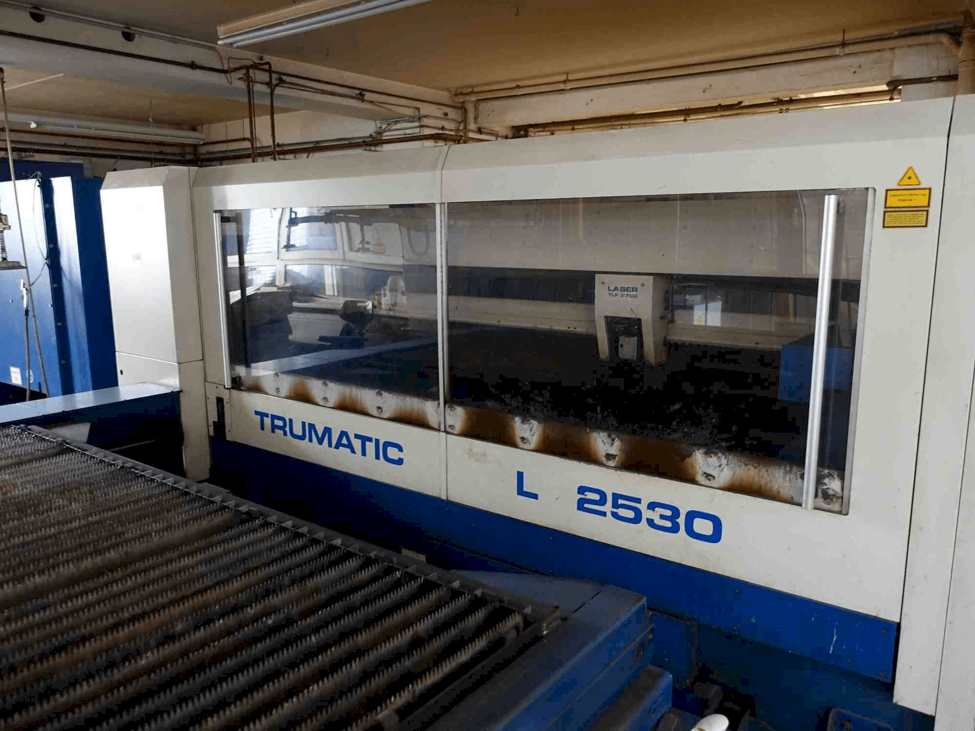 Vista frontale della macchina Trumpf Trumatic L2530