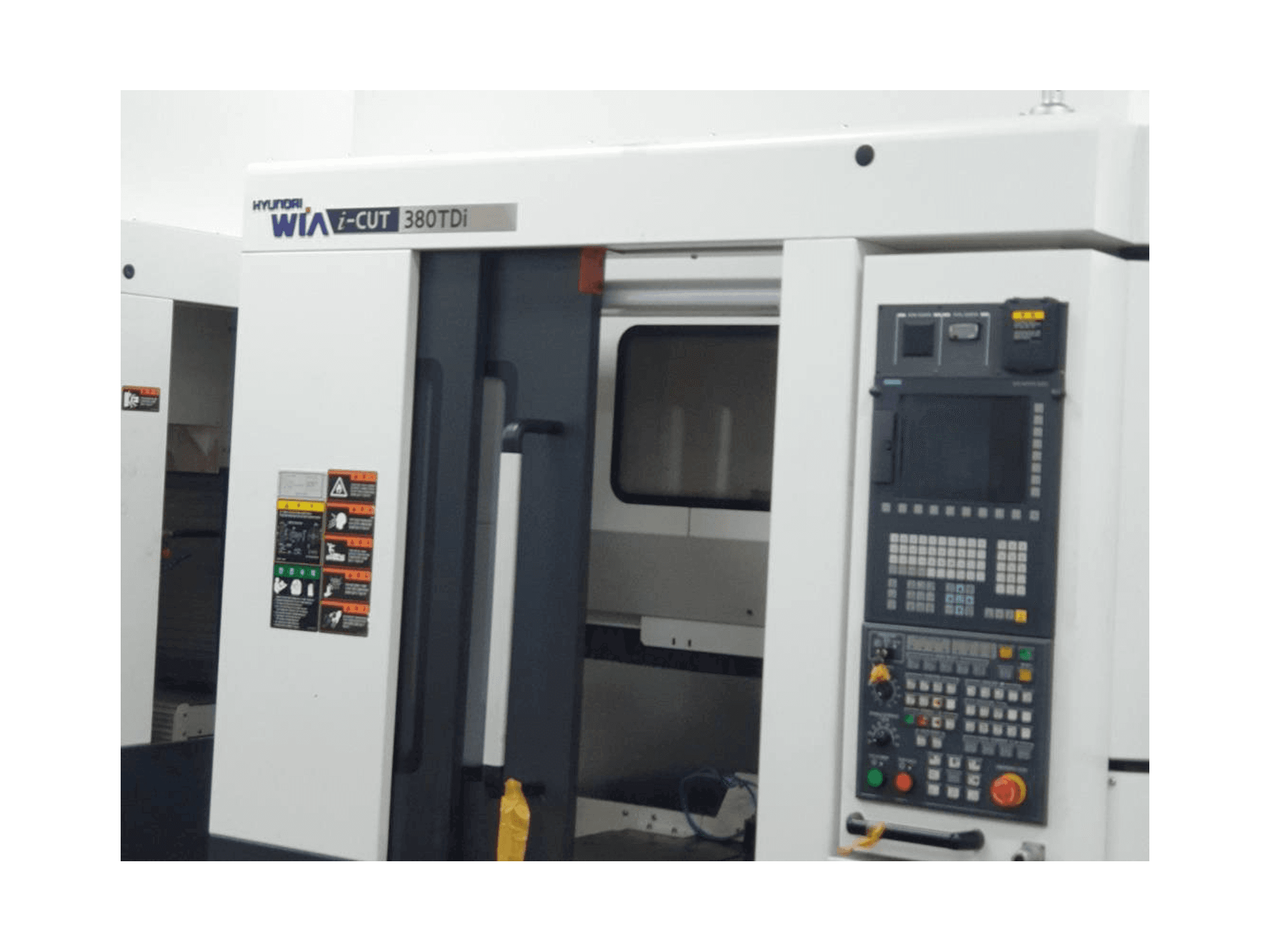 Vista frontale della macchina Hyundai Wia i-CUT380TDi