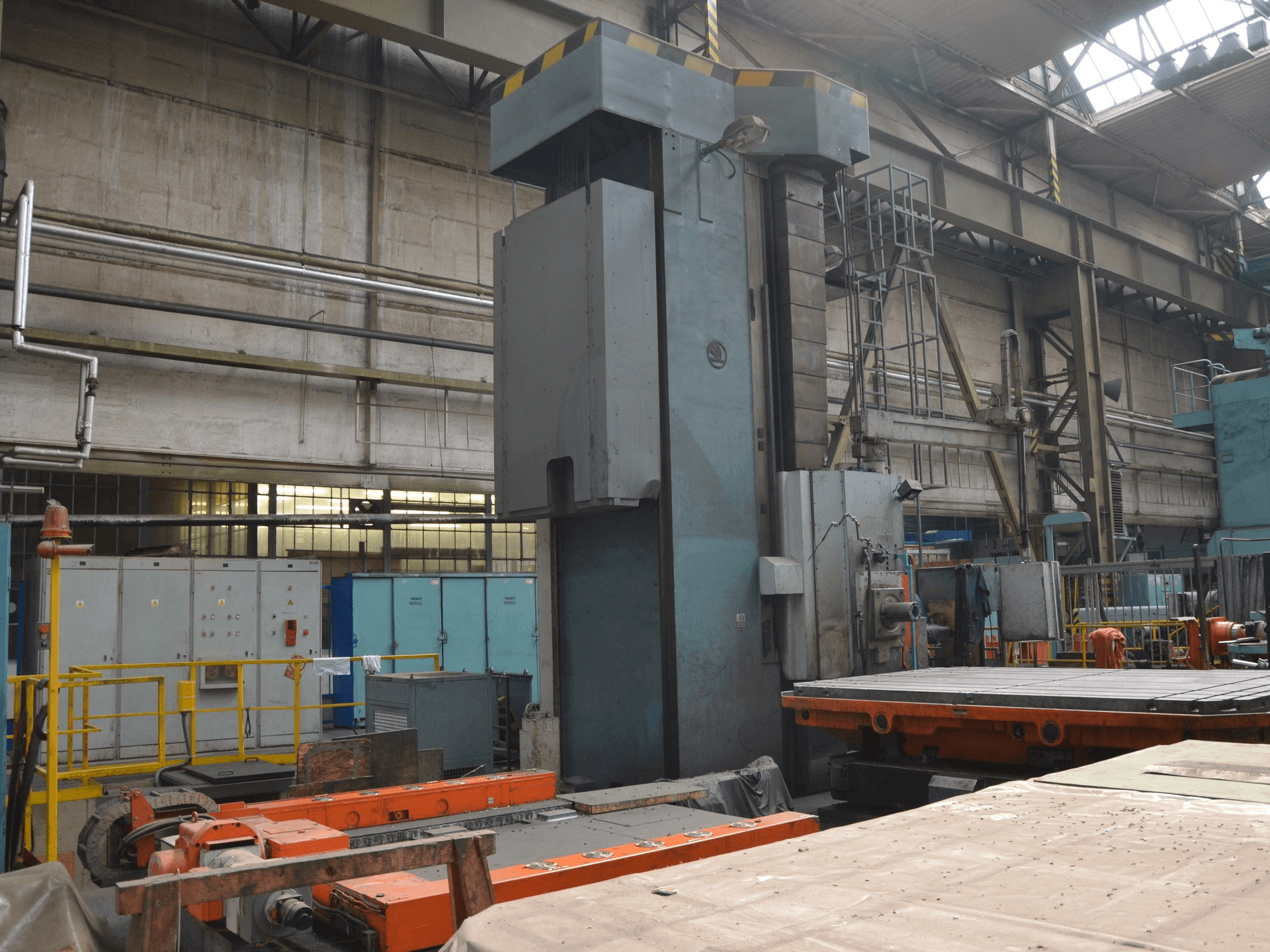 Vista laterale sinistra della macchina SKODA W 180NC