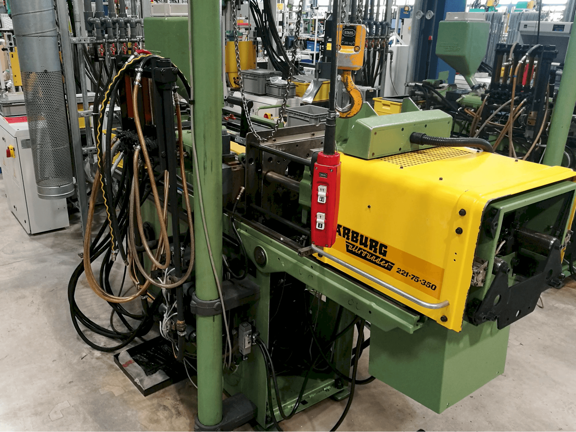 Vista lato destro della macchina Arburg Allrounder 221-75-350