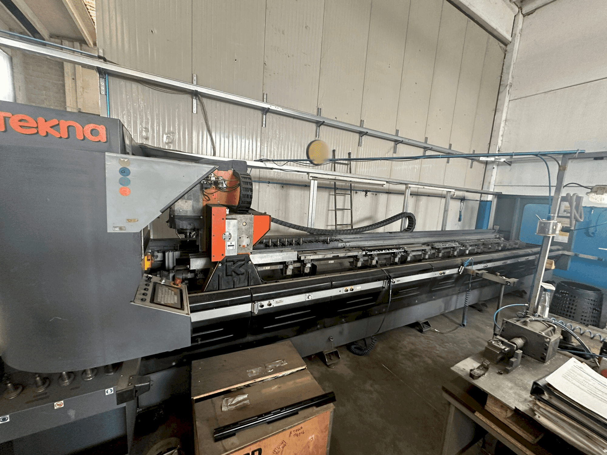 Vista frontale della macchina Tekna Tk427/6