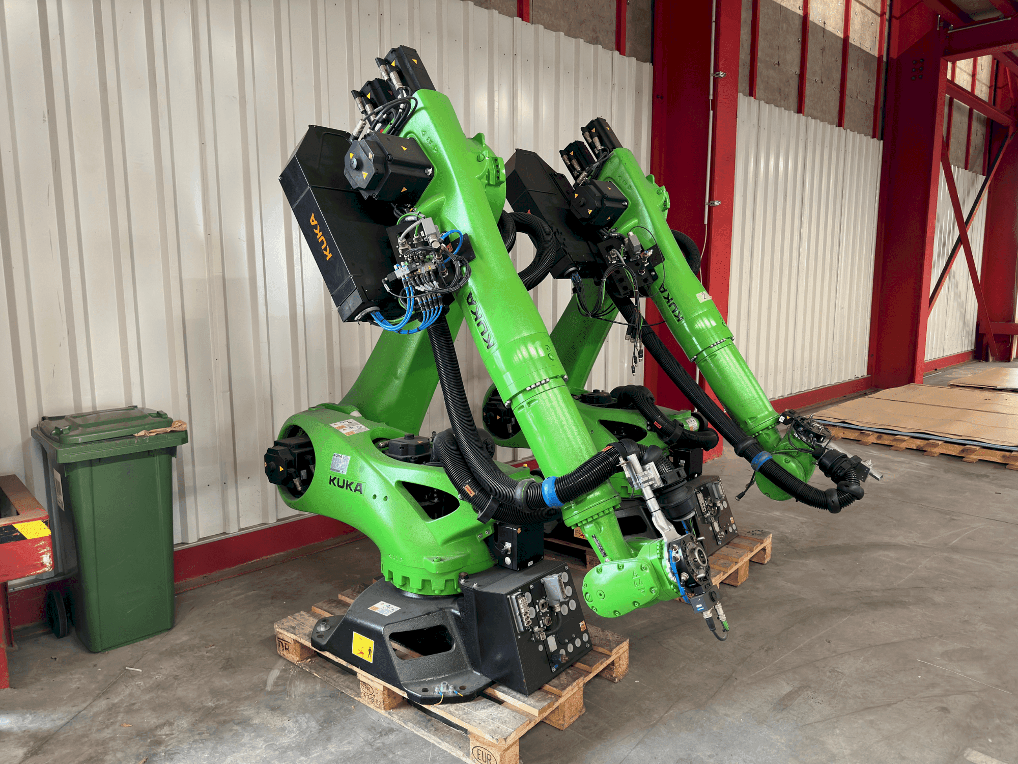 Vista frontale della macchina KUKA KR 90 R3700 prime K