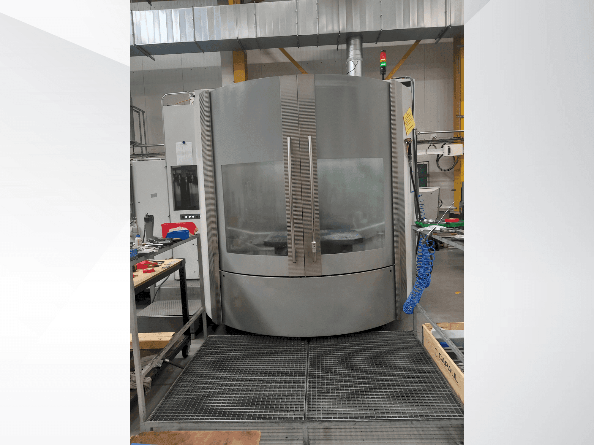Vista frontale della macchina DMG DECKEL MAHO DMC 125U