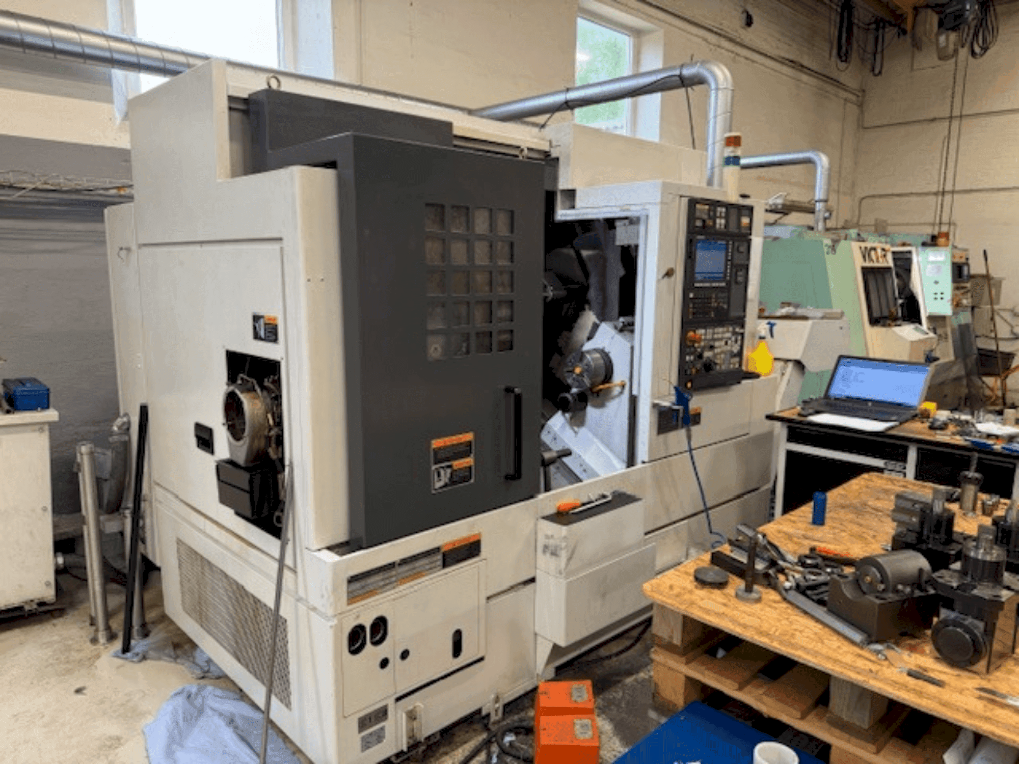 Vista frontale della macchina MORI SEIKI NL 2000 SY/500