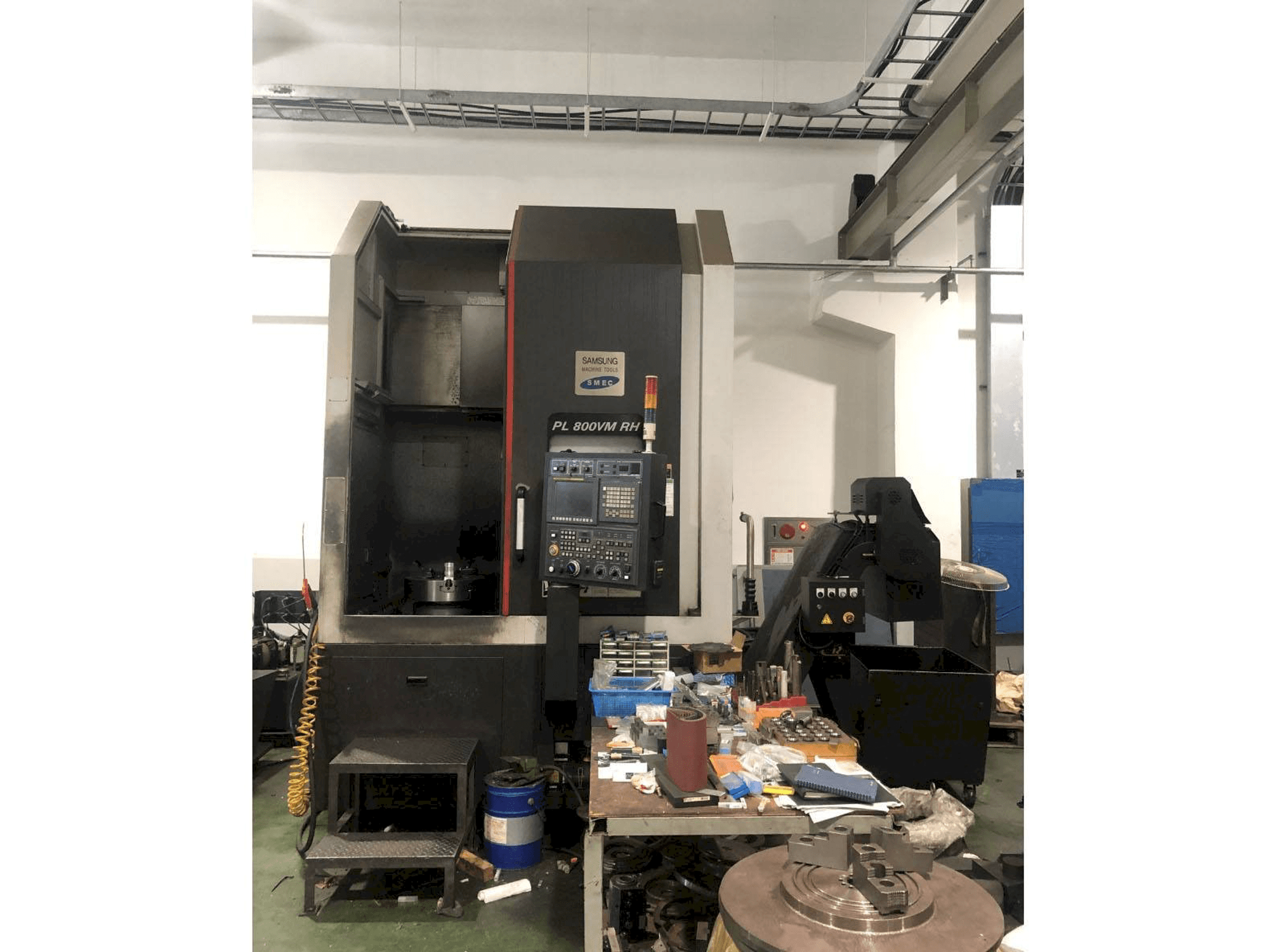 Vista frontale della macchina SMEC PL 800VM RH
