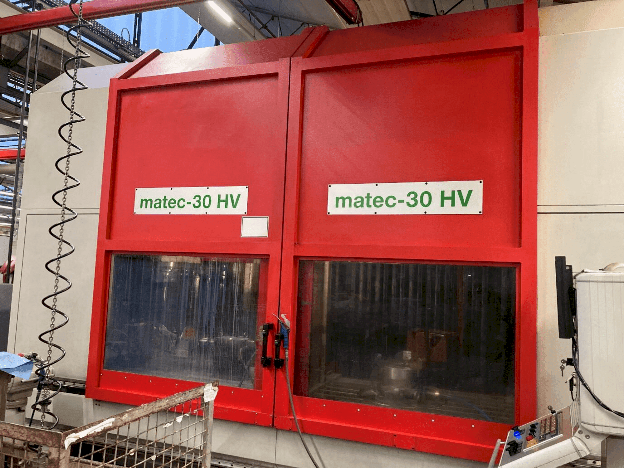 Vista frontale della macchina Matec 30 HV