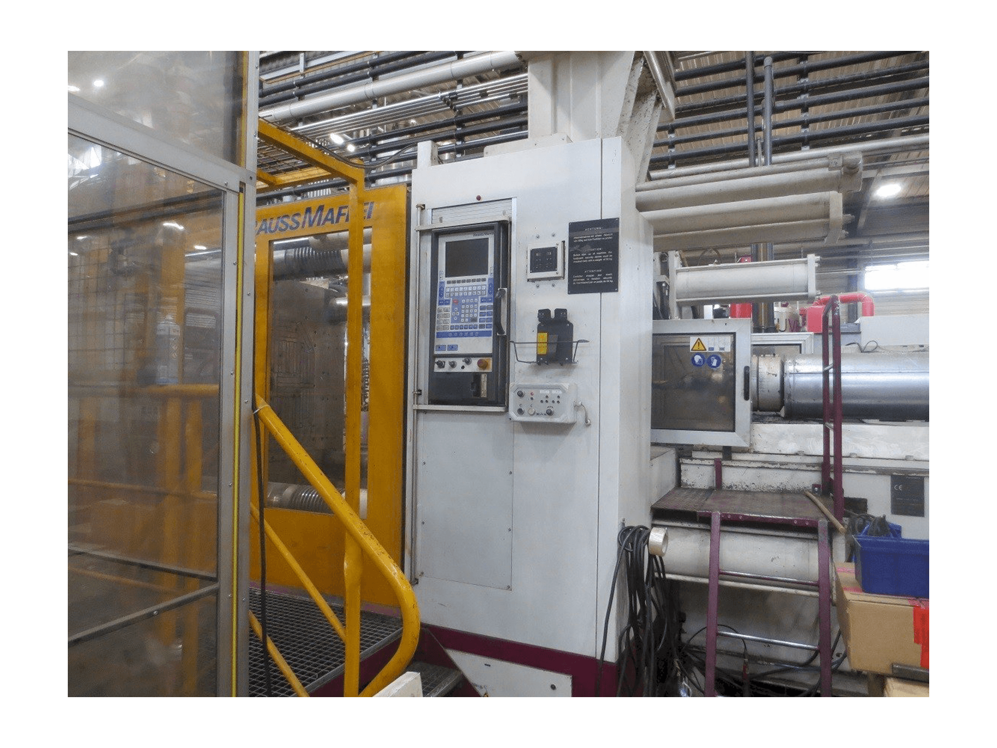 Vista frontale della macchina Krauss Maffei 1600-14700 MC