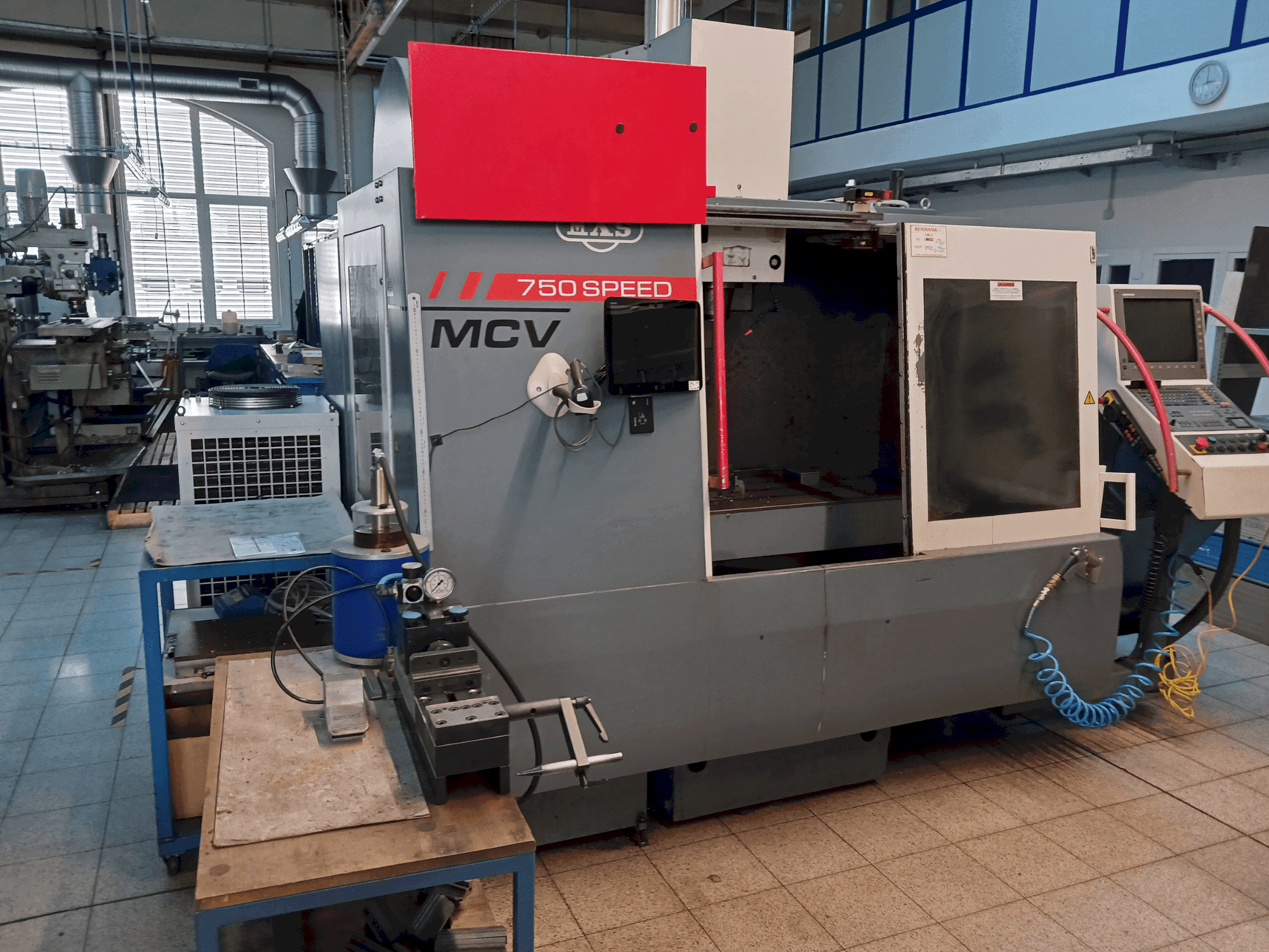 Vista frontale della macchina KOVOSVIT MAS MCV 750 Speed