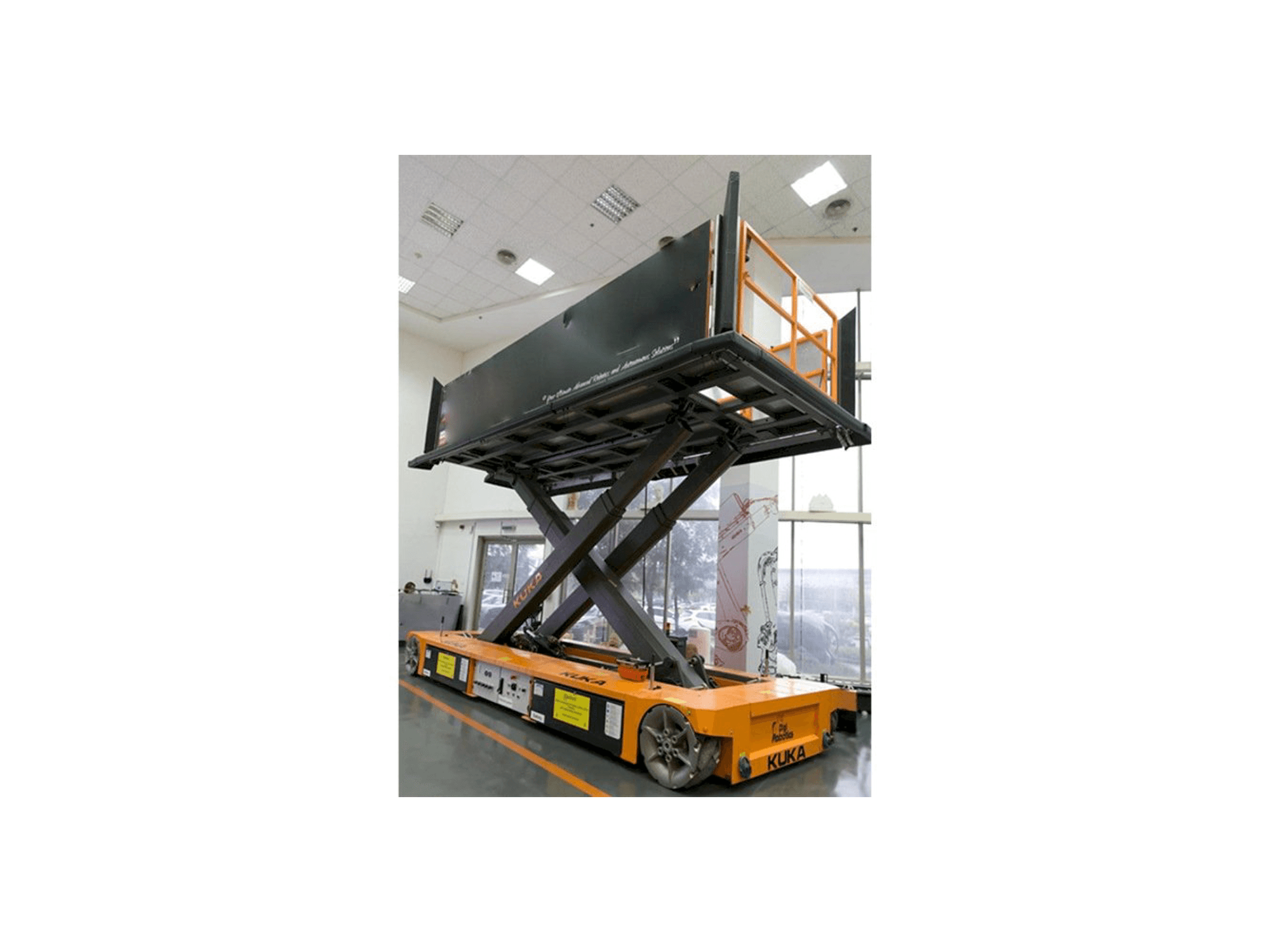 Vista frontale della macchina KUKA KoM TL-3 E575 1000