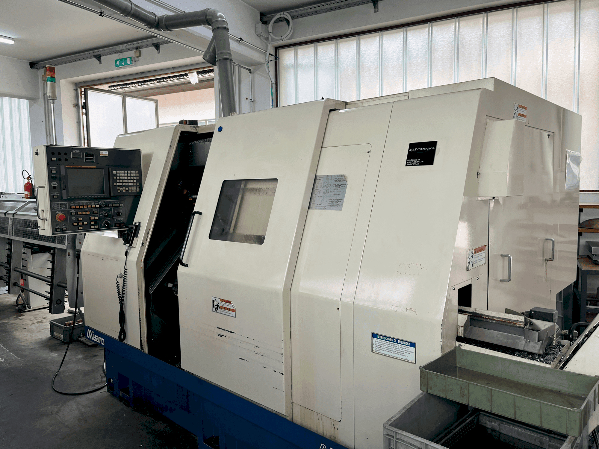 Vista frontale della macchina Miyano ABX-51TH2