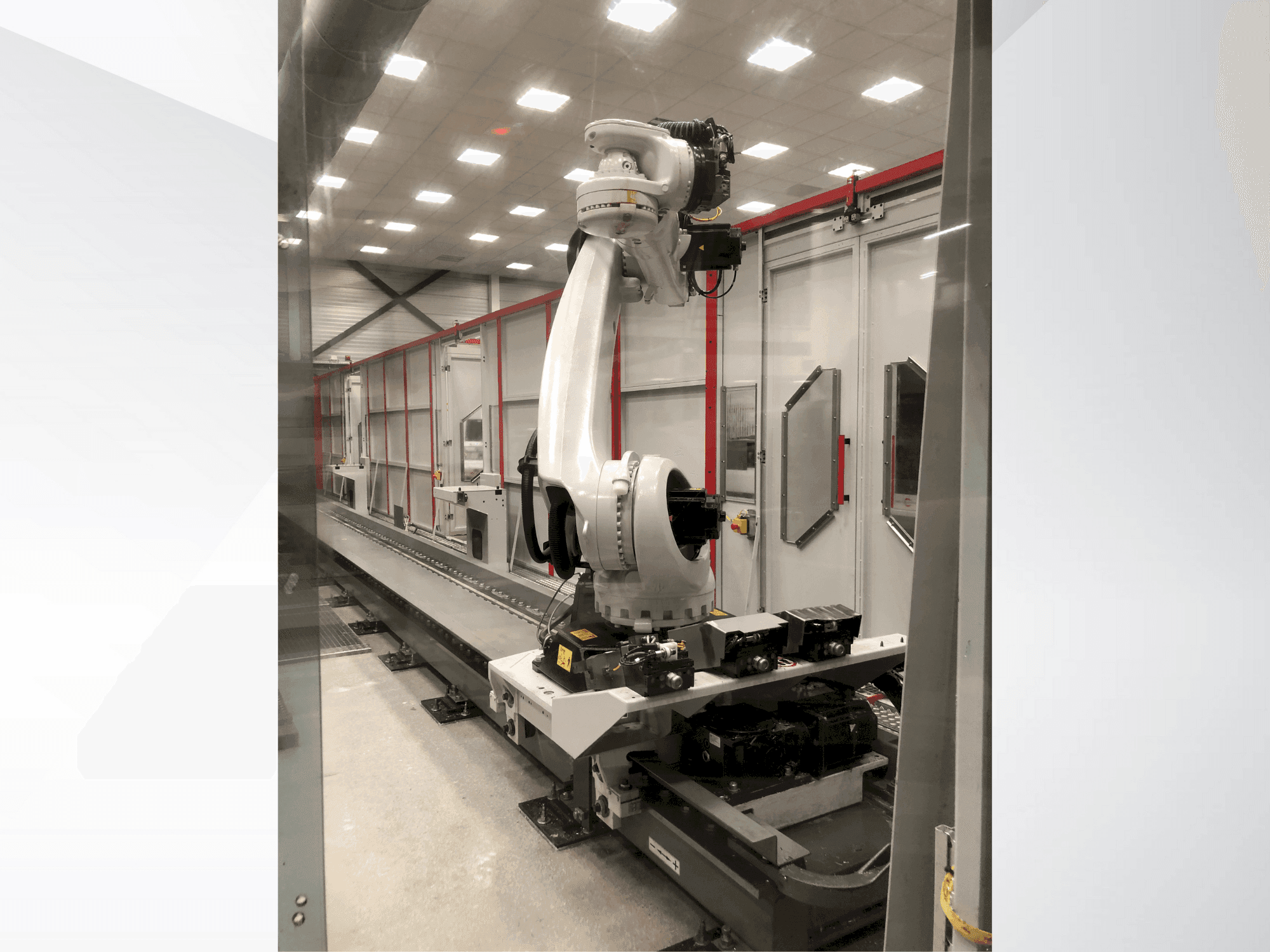 Vista frontale della macchina HERMLE Cell