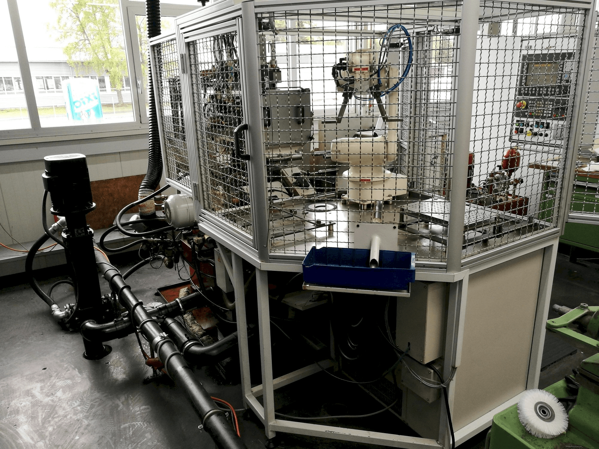 Vista laterale sinistra della macchina Haux NS 435G