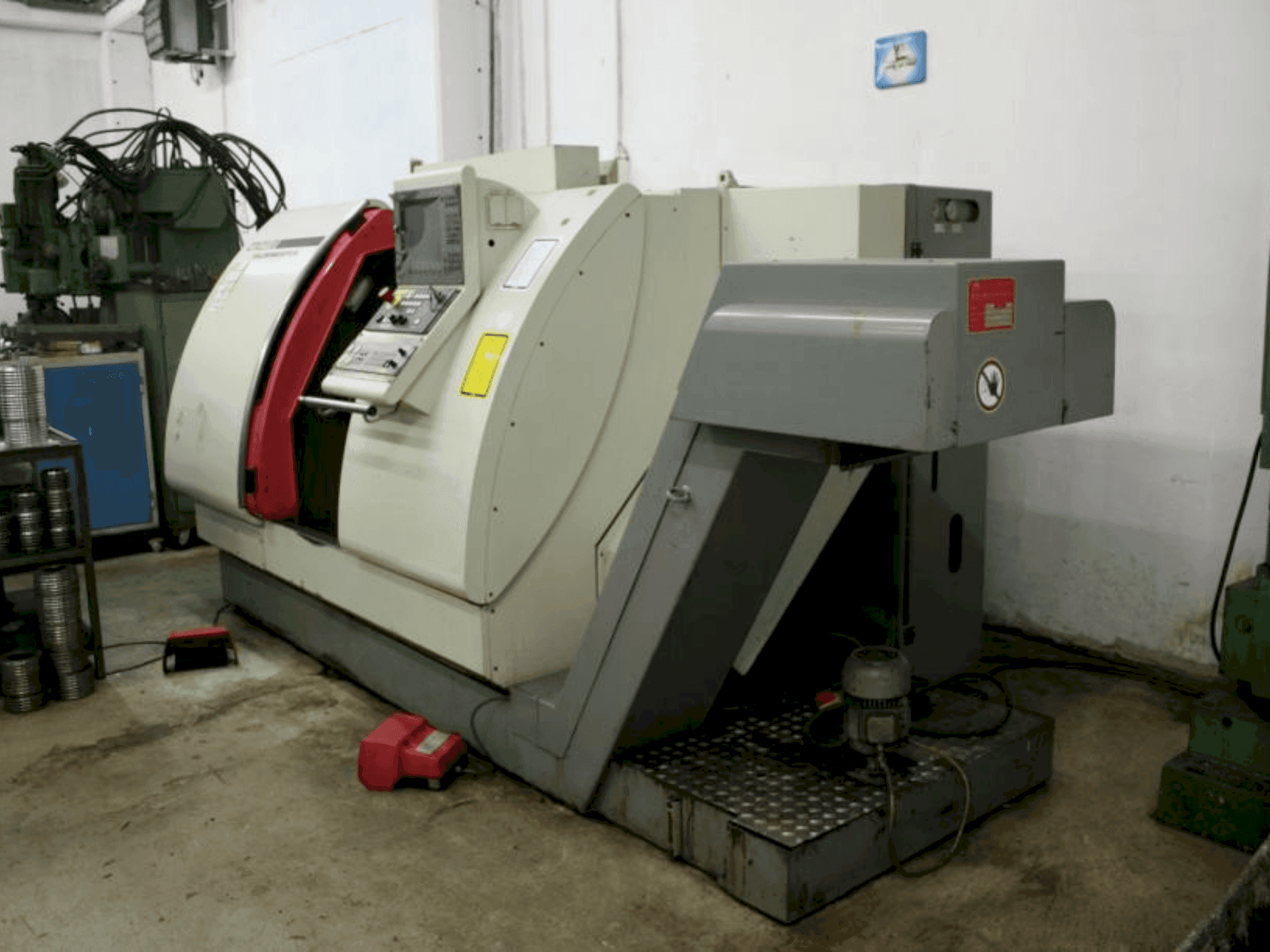 Vista frontale della macchina Gildemeister CTX 400 E