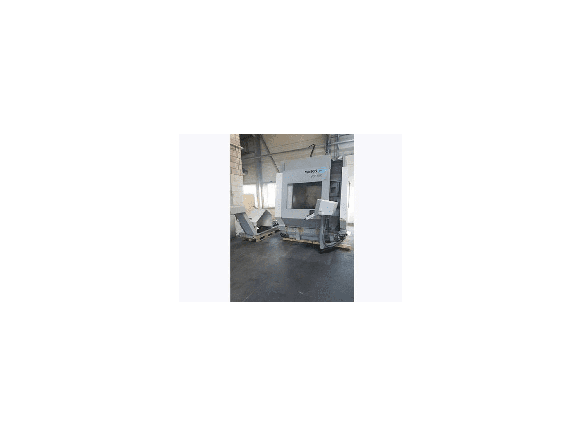 Vista frontale della macchina MIKRON VCP 1000