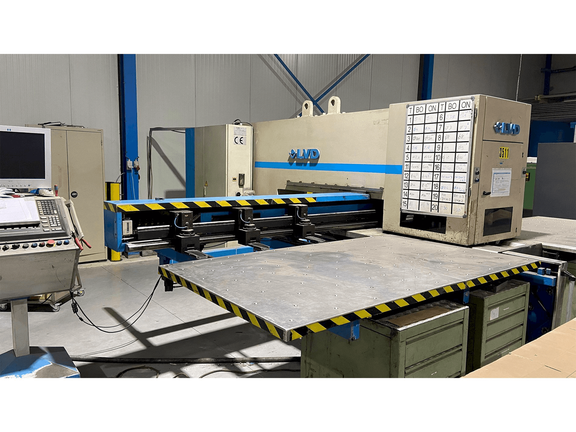 Vista frontale della macchina LVD Delta 1250-LB-TN