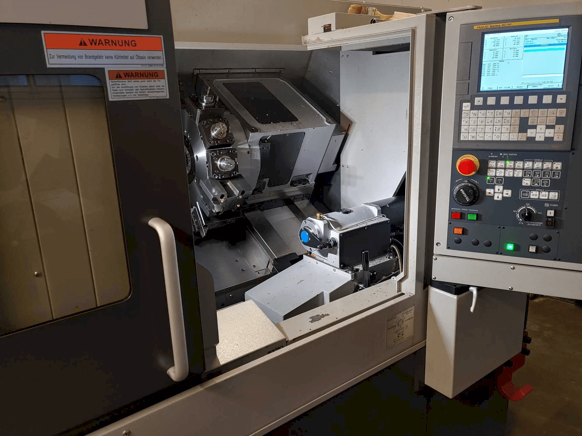 Vista frontale della macchina TSUGAMI M08DE