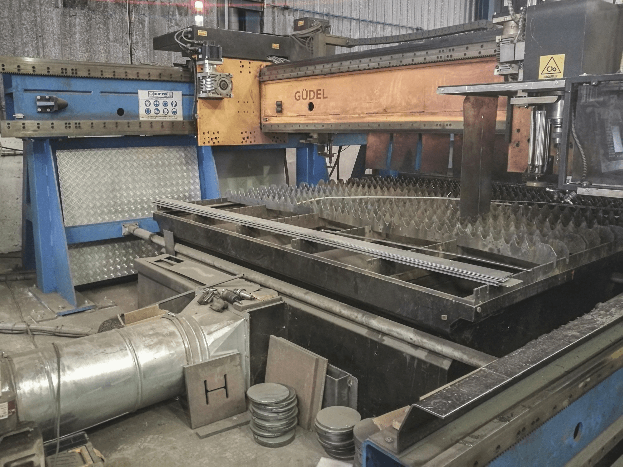 Vista frontale della macchina CRM CT16025ISO40HPR