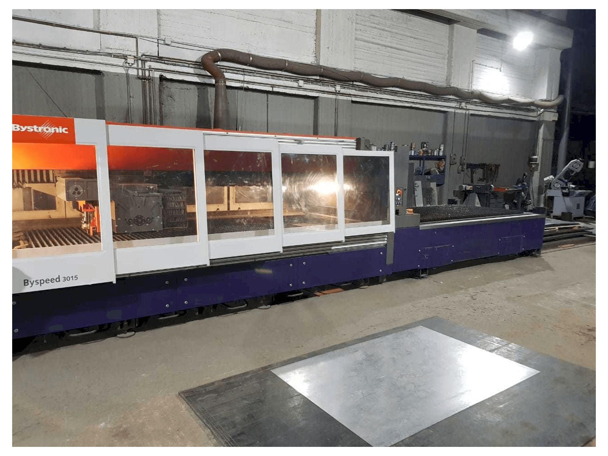 Vista frontale della macchina Bystronic BySpeed 3015