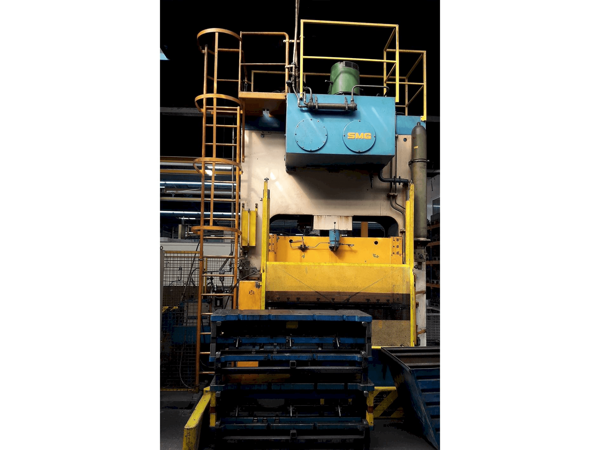 Vista frontale della macchina SMG SCHULER DS 200 + Z 60