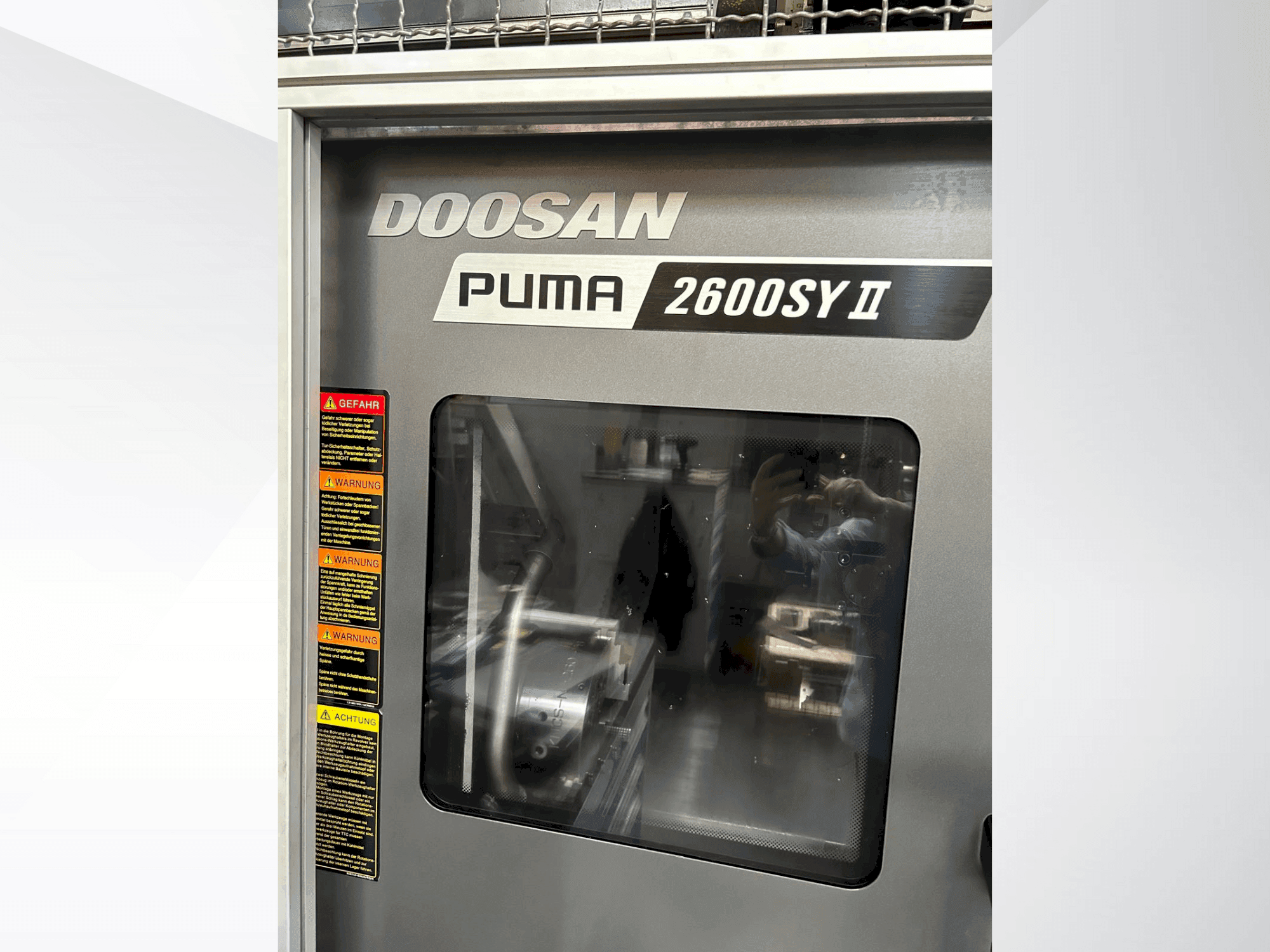 Vista frontale della macchina DOOSAN Puma 2600 SY II