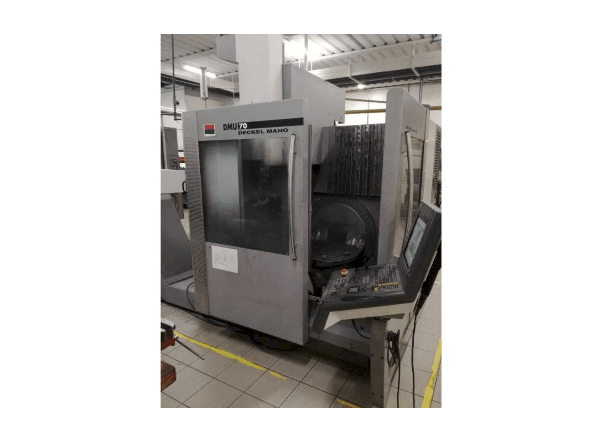 Vista frontale della macchina DECKEL MAHO DMU 70