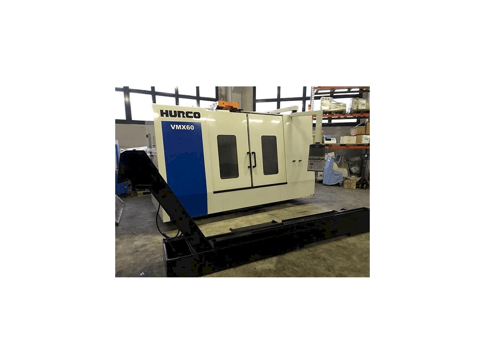 Vista frontale della macchina Hurco VMX 60